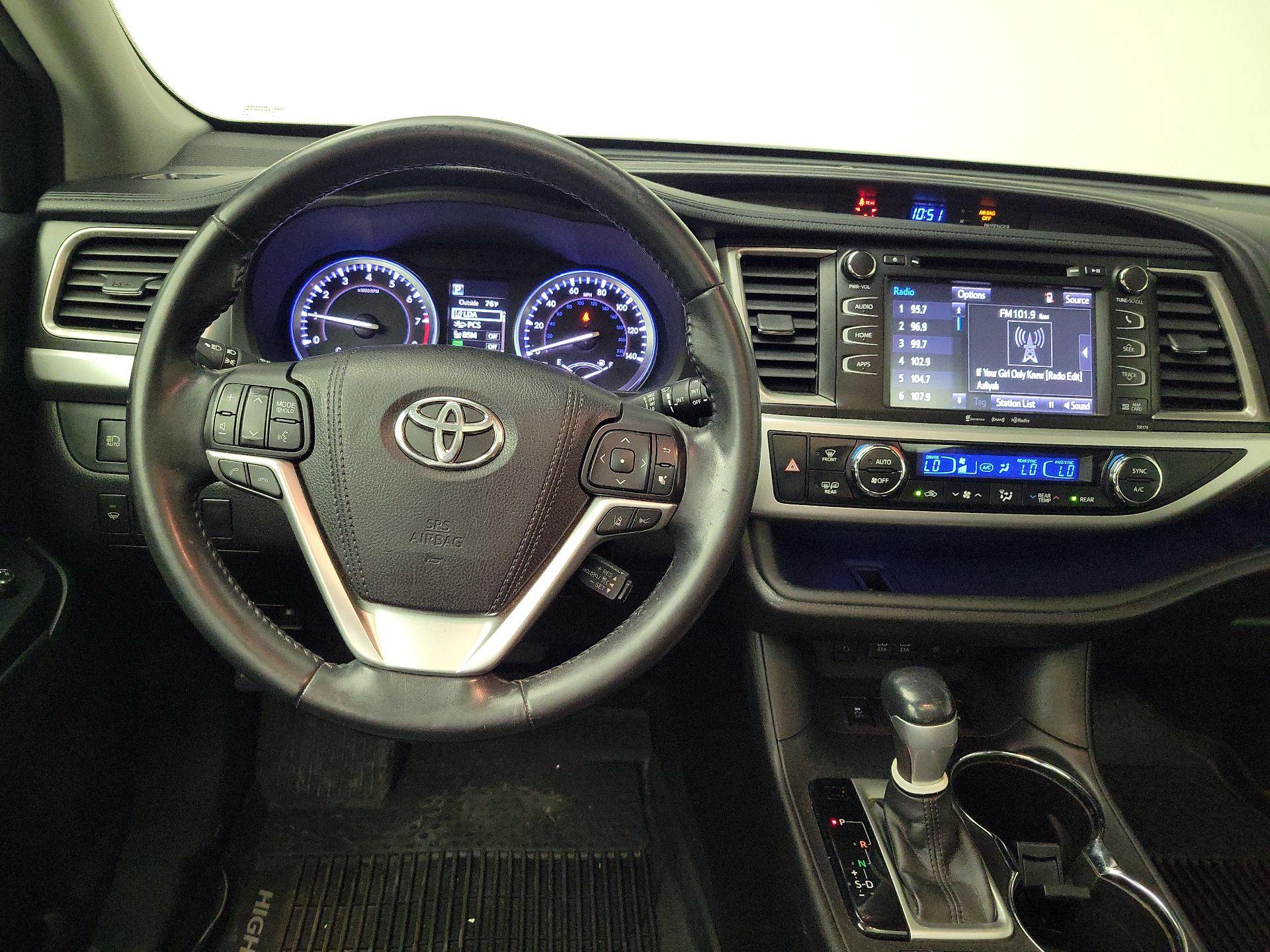 Thumbnail: 2017 Toyota Highlander - 10