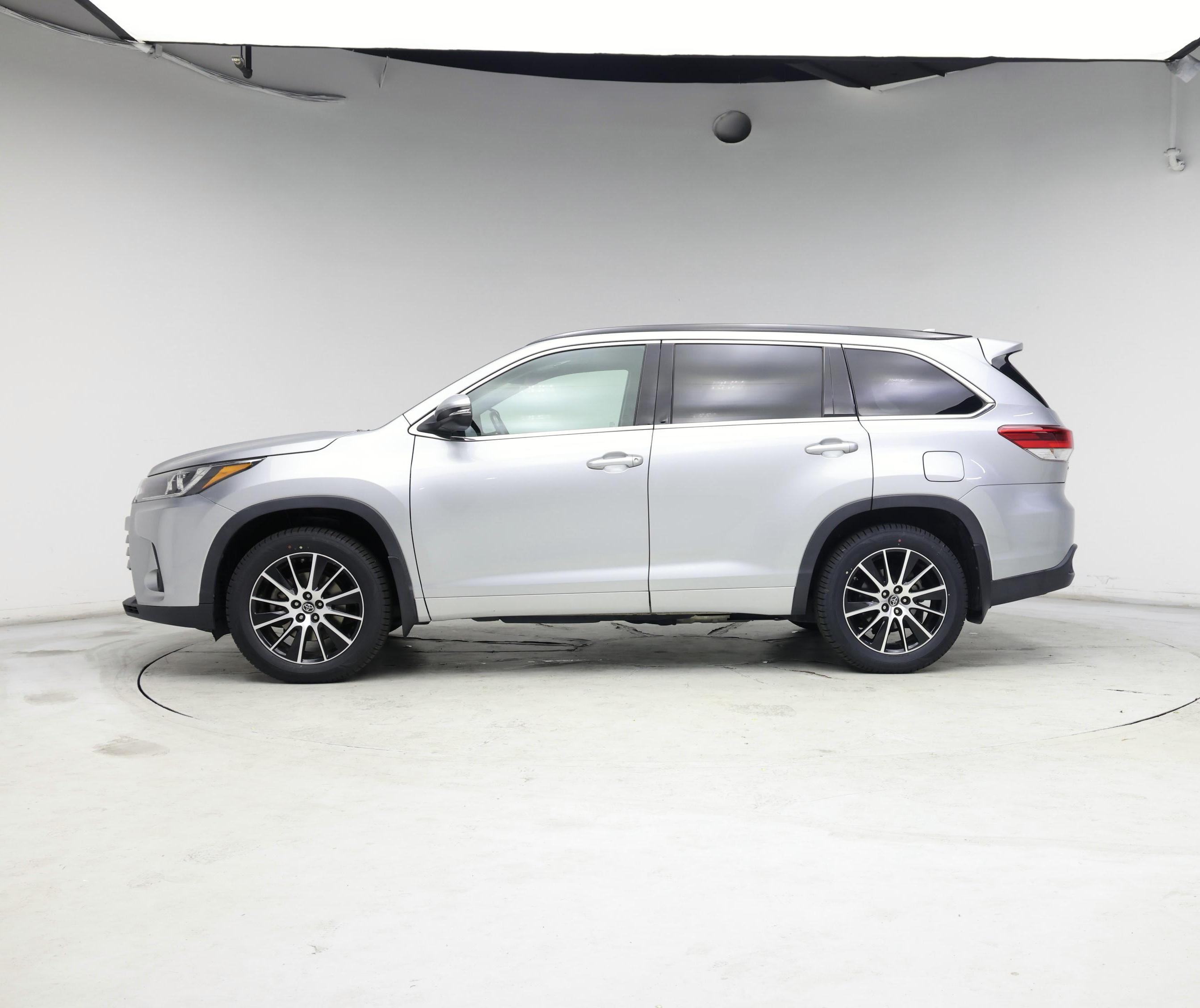 Thumbnail: 2017 Toyota Highlander - 3