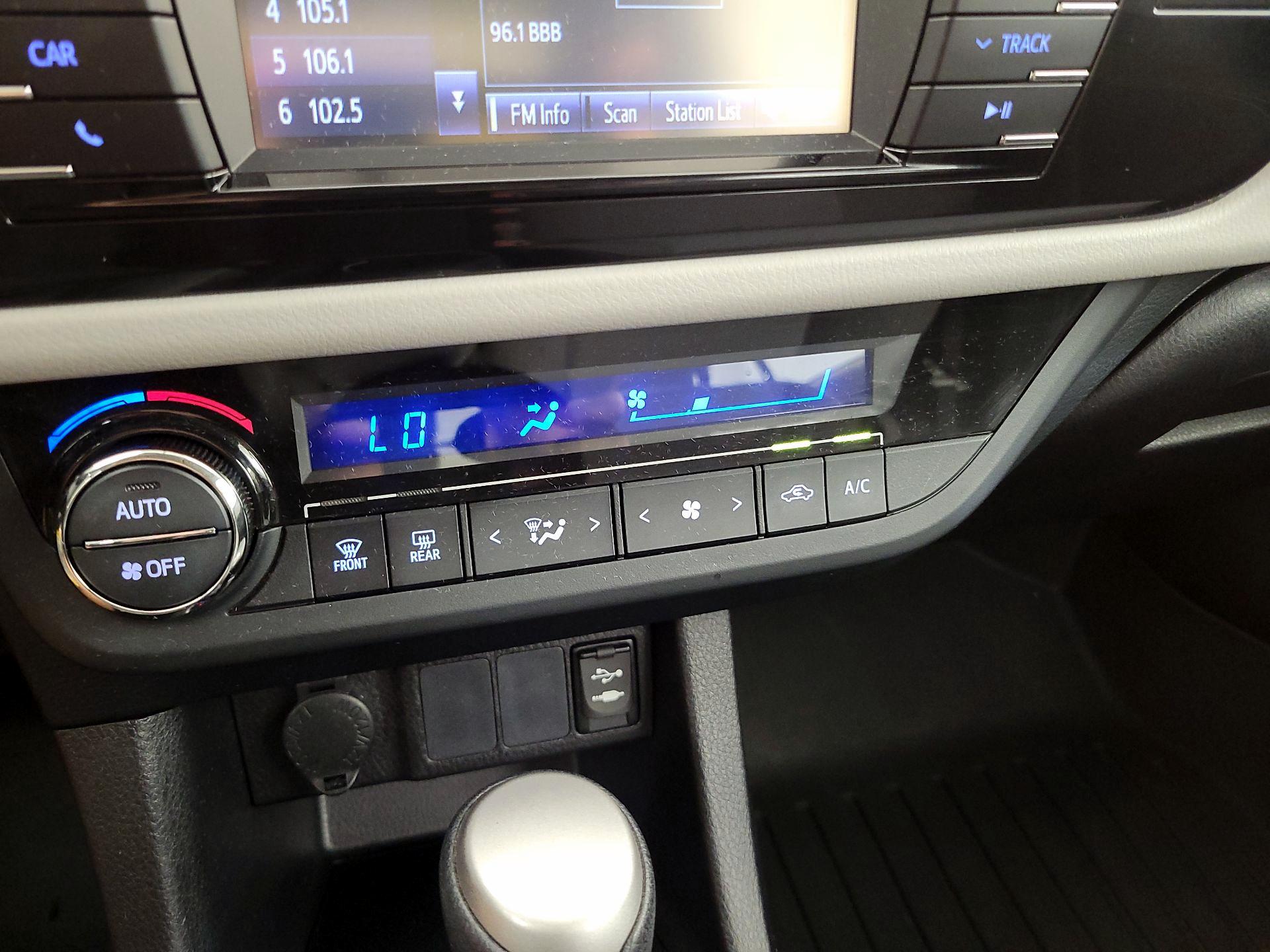 Thumbnail: 2016 Toyota Corolla - 16