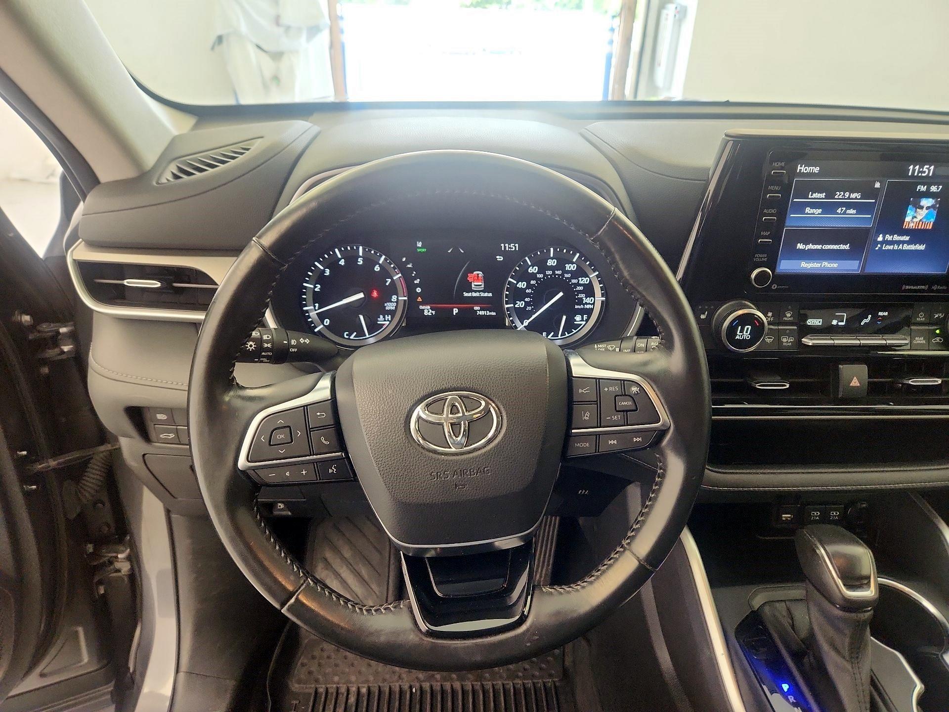 Thumbnail: 2021 Toyota Highlander - 10