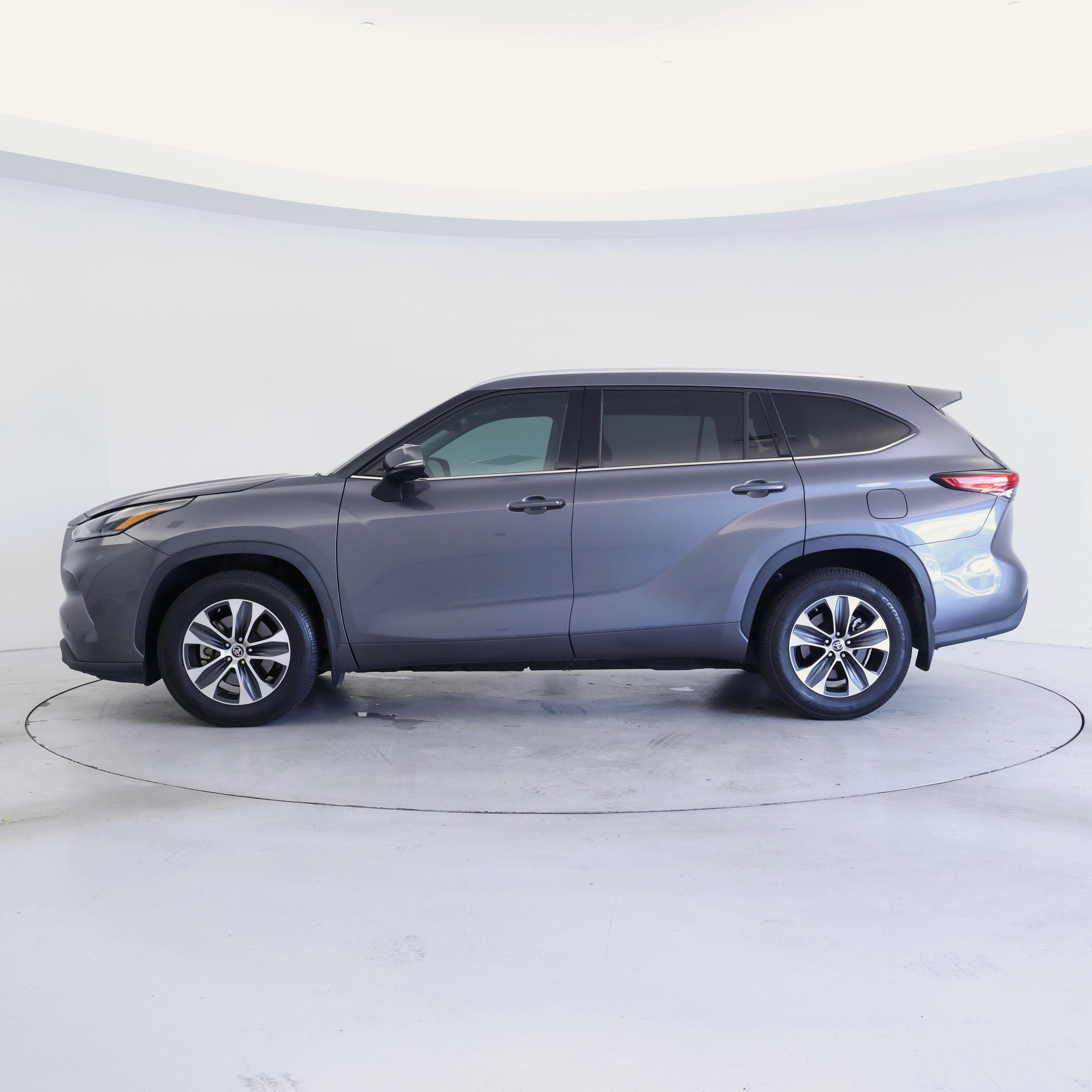 Thumbnail: 2021 Toyota Highlander - 3
