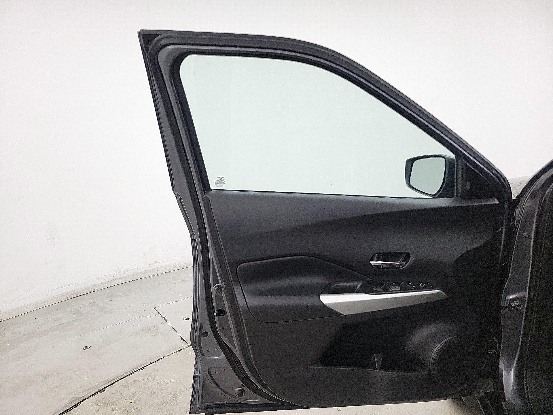 Thumbnail: 2019 Nissan Kicks - 12