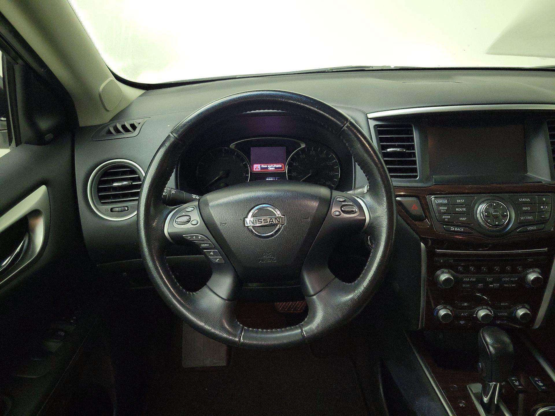 Thumbnail: 2015 Nissan Pathfinder - 10