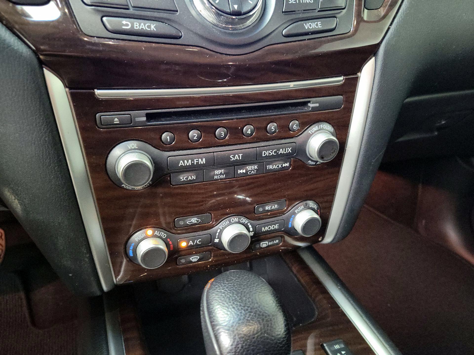 Thumbnail: 2015 Nissan Pathfinder - 16
