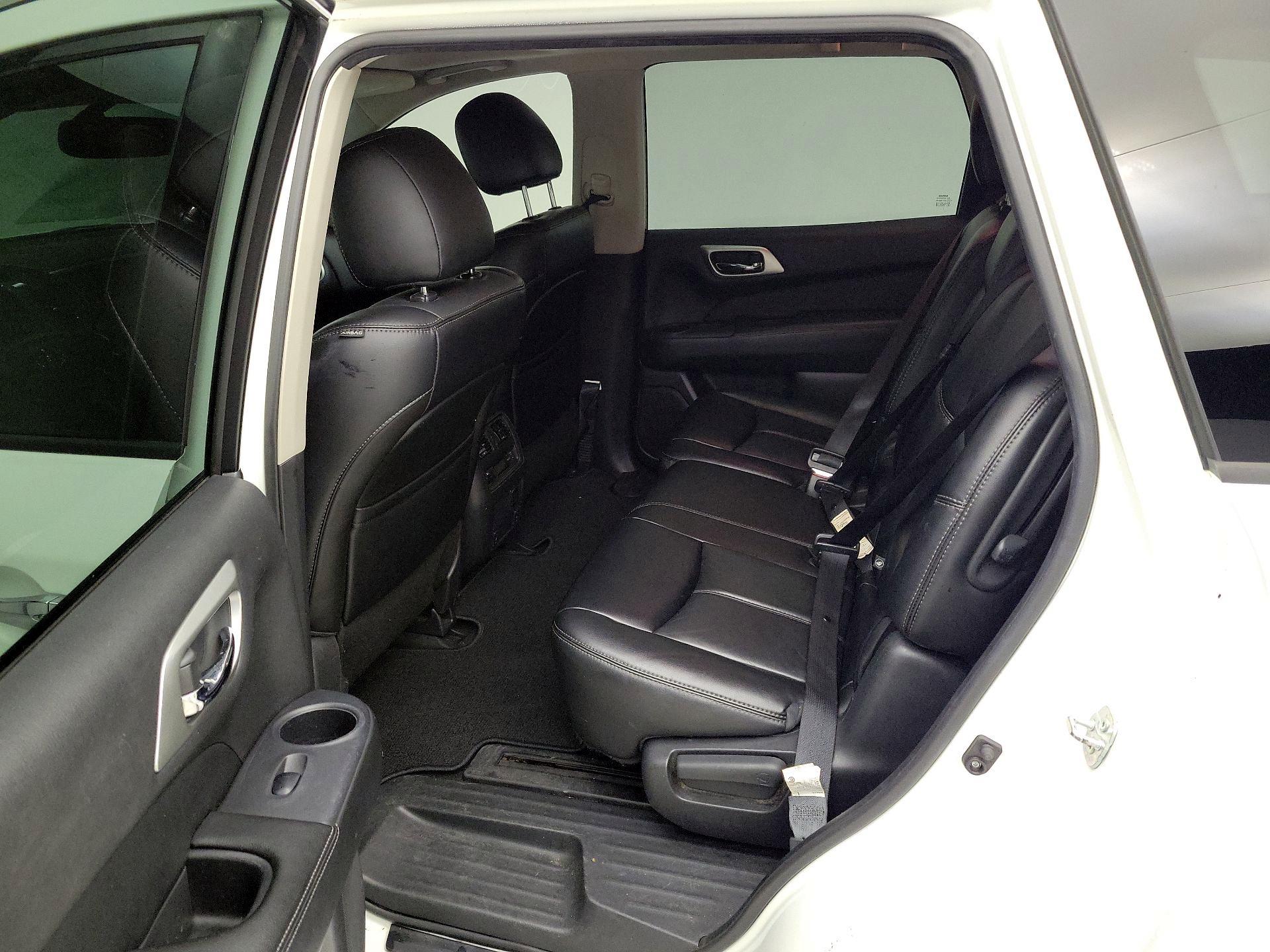 Thumbnail: 2015 Nissan Pathfinder - 18