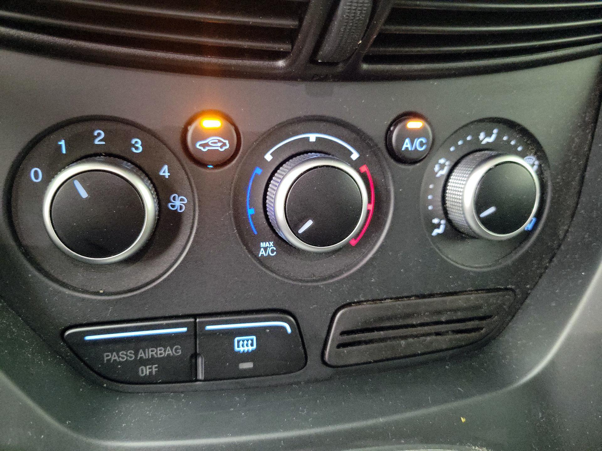 Thumbnail: 2013 Ford Escape - 15
