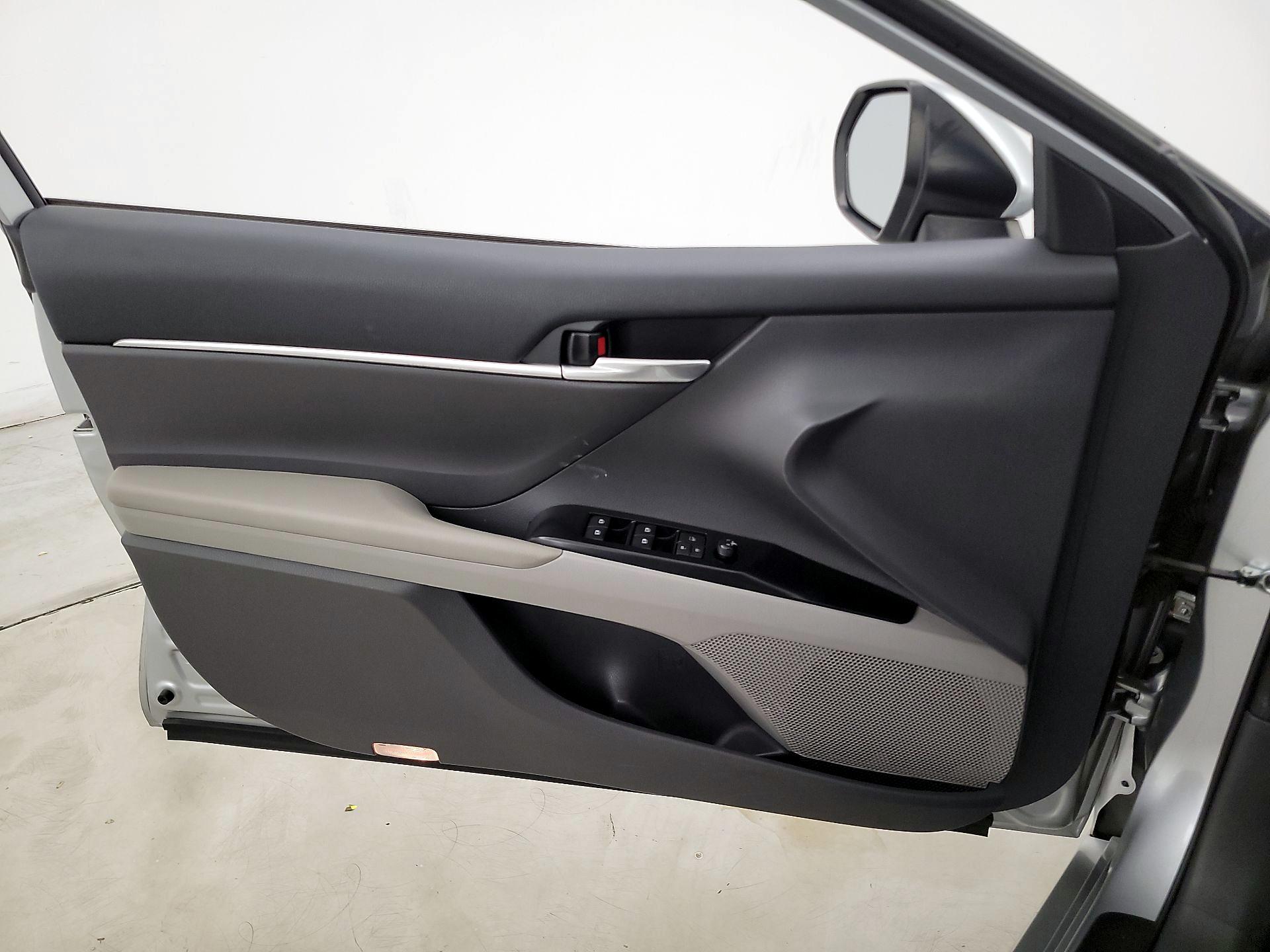 Thumbnail: 2019 Toyota Camry - 12