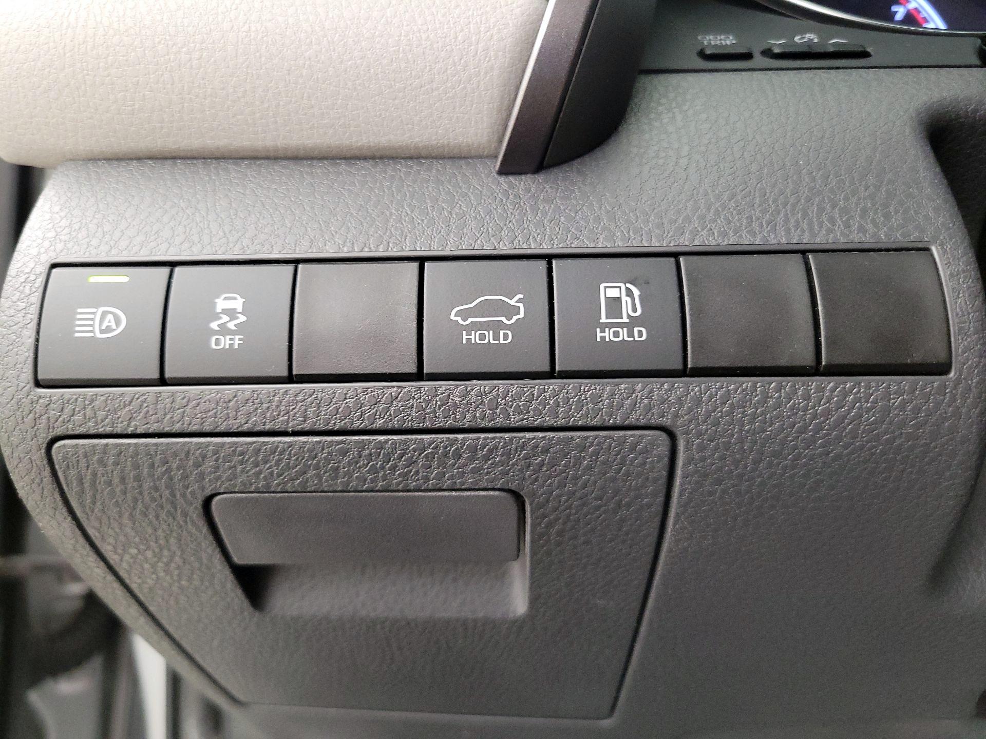 Thumbnail: 2019 Toyota Camry - 13