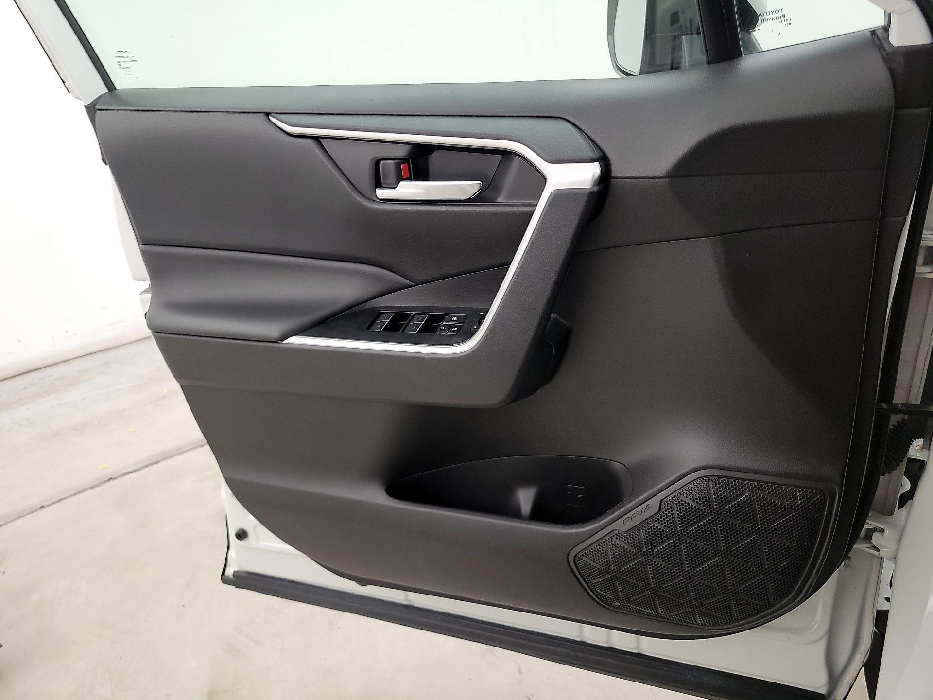 Thumbnail: 2022 Toyota RAV4 - 12