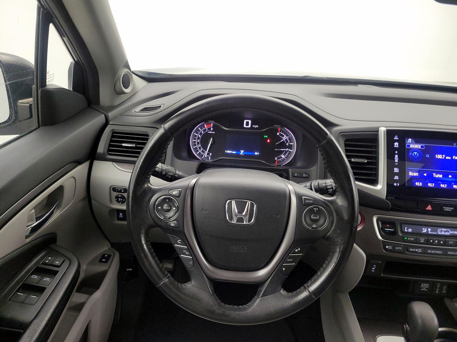 Thumbnail: 2017 Honda Pilot - 10