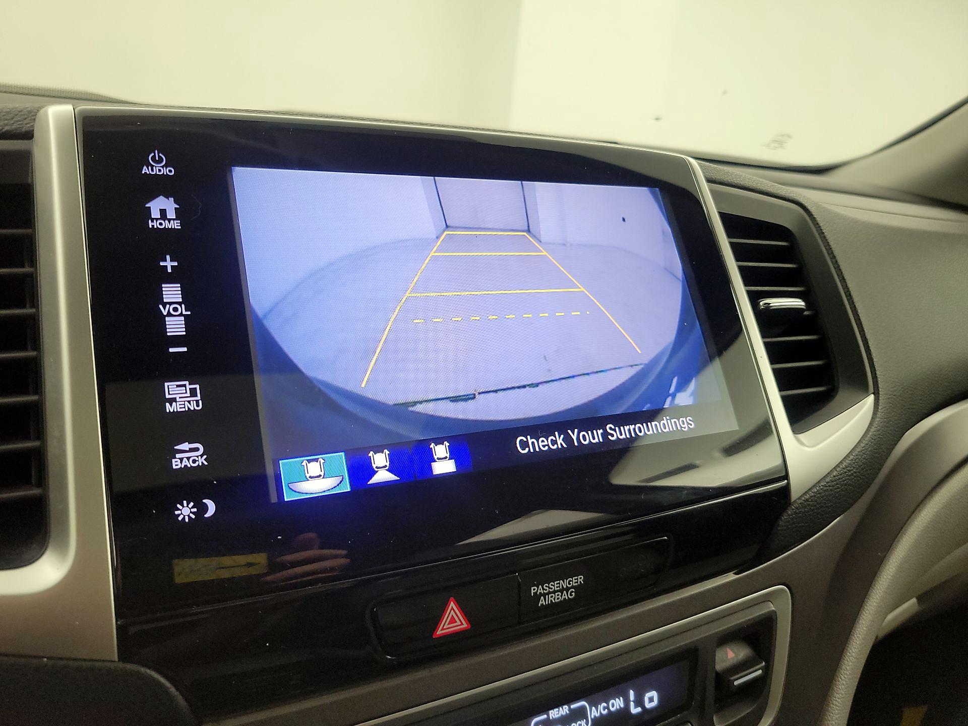 Thumbnail: 2017 Honda Pilot - 14