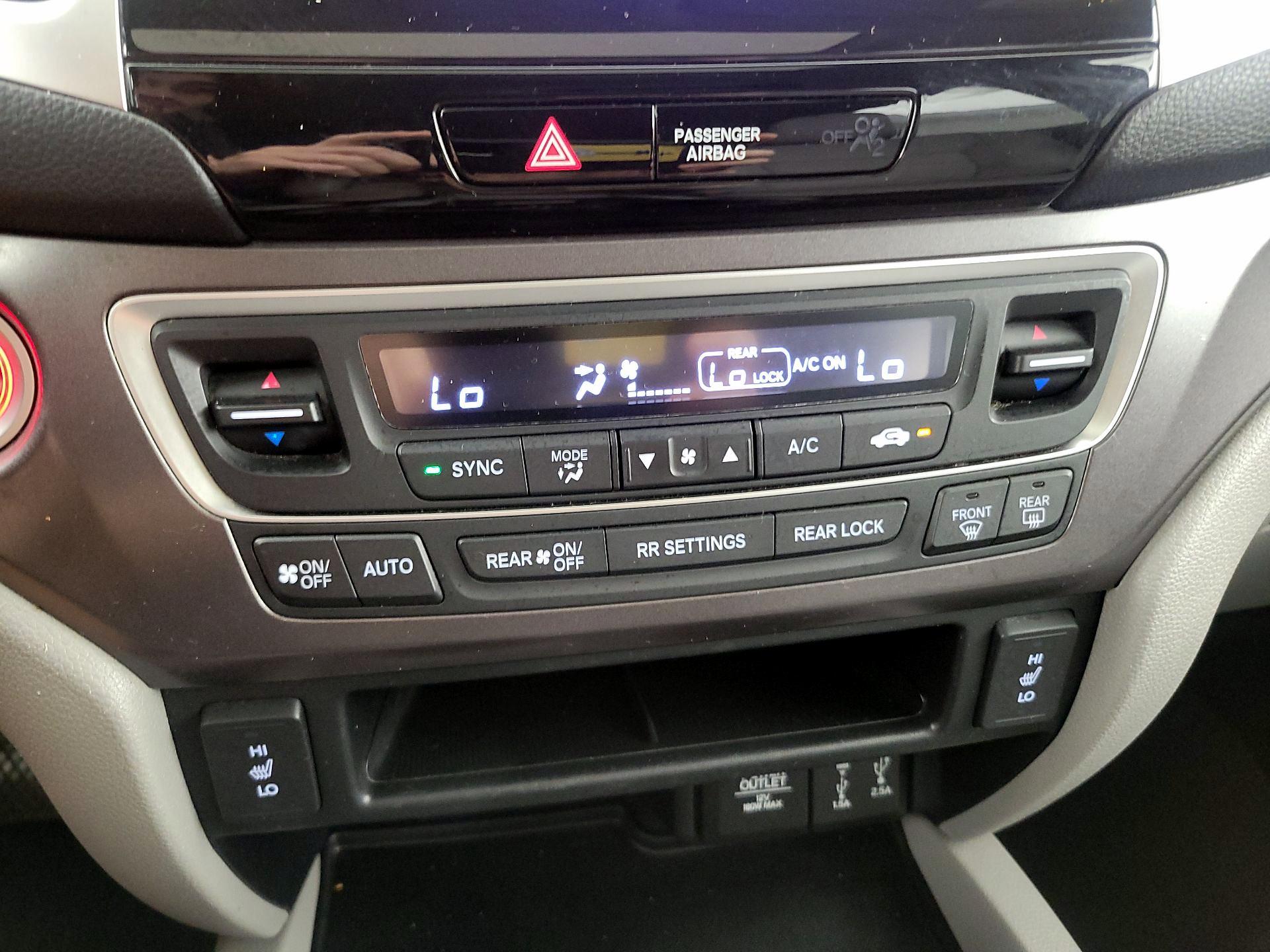 Thumbnail: 2017 Honda Pilot - 16