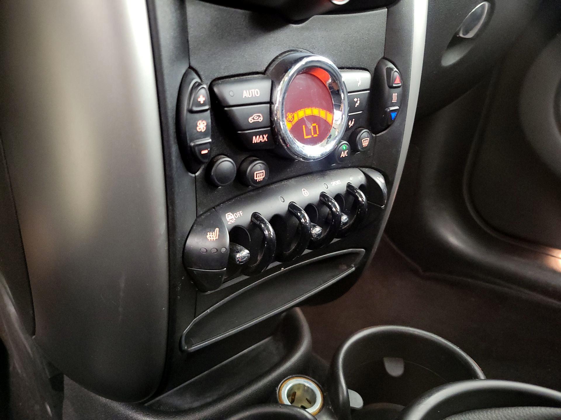 Thumbnail: 2014 MINI Cooper Countryman - 16