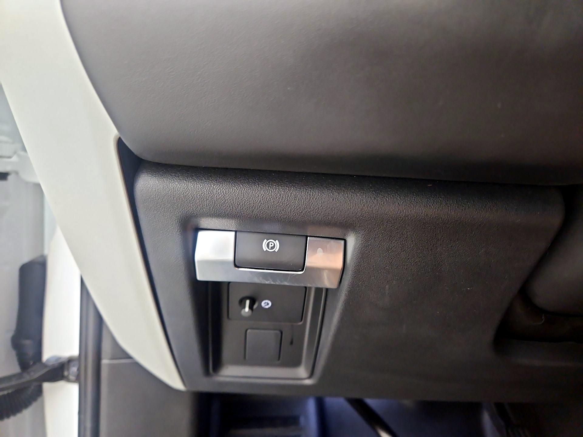 Thumbnail: 2024 Land Rover Defender - 13
