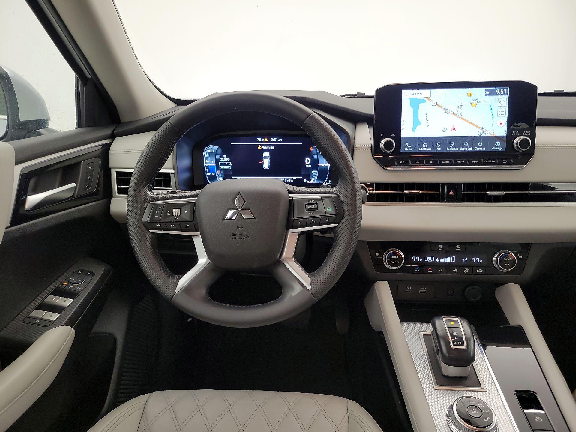 Thumbnail: 2024 Mitsubishi Outlander - 10