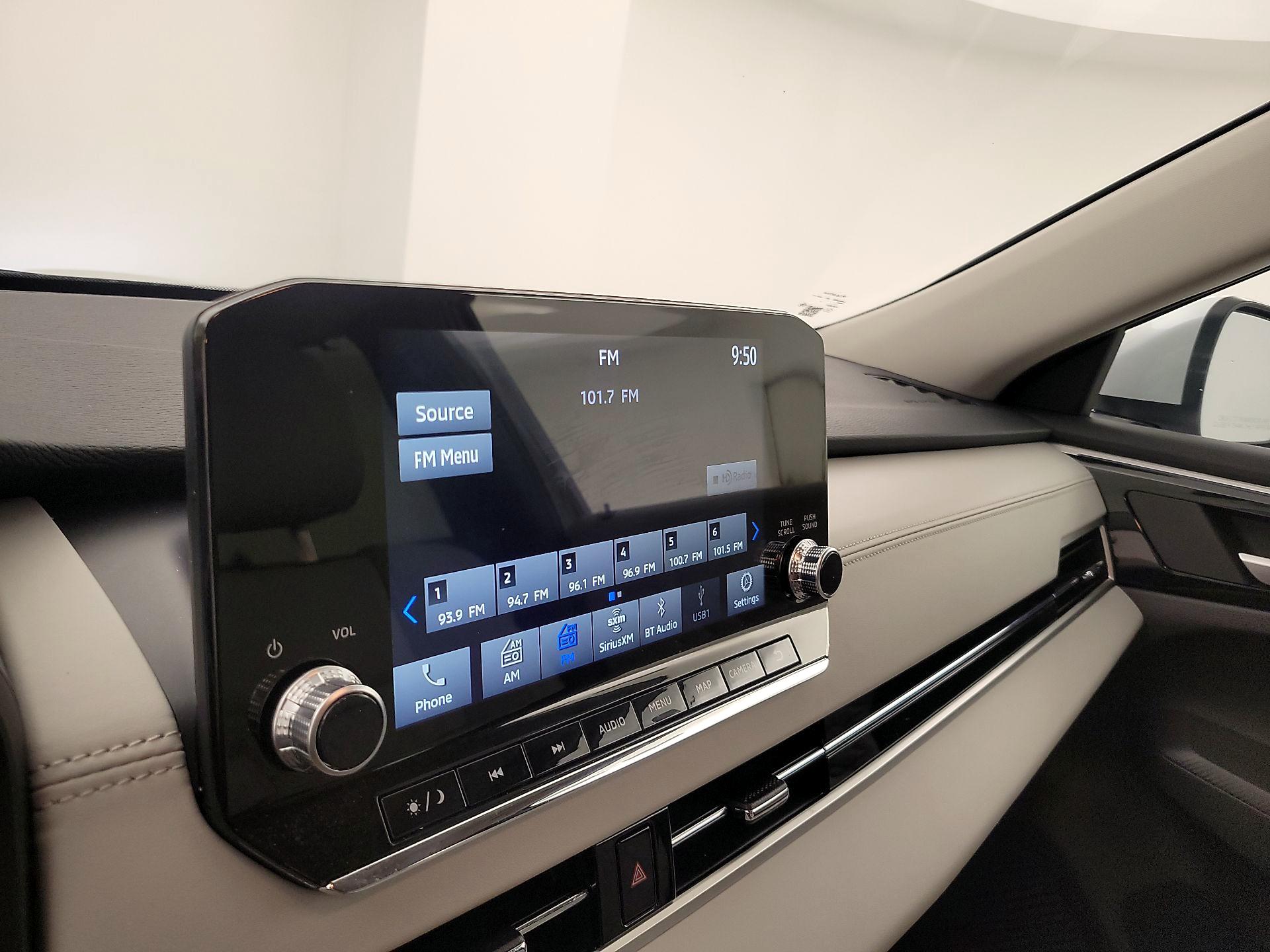Thumbnail: 2024 Mitsubishi Outlander - 16