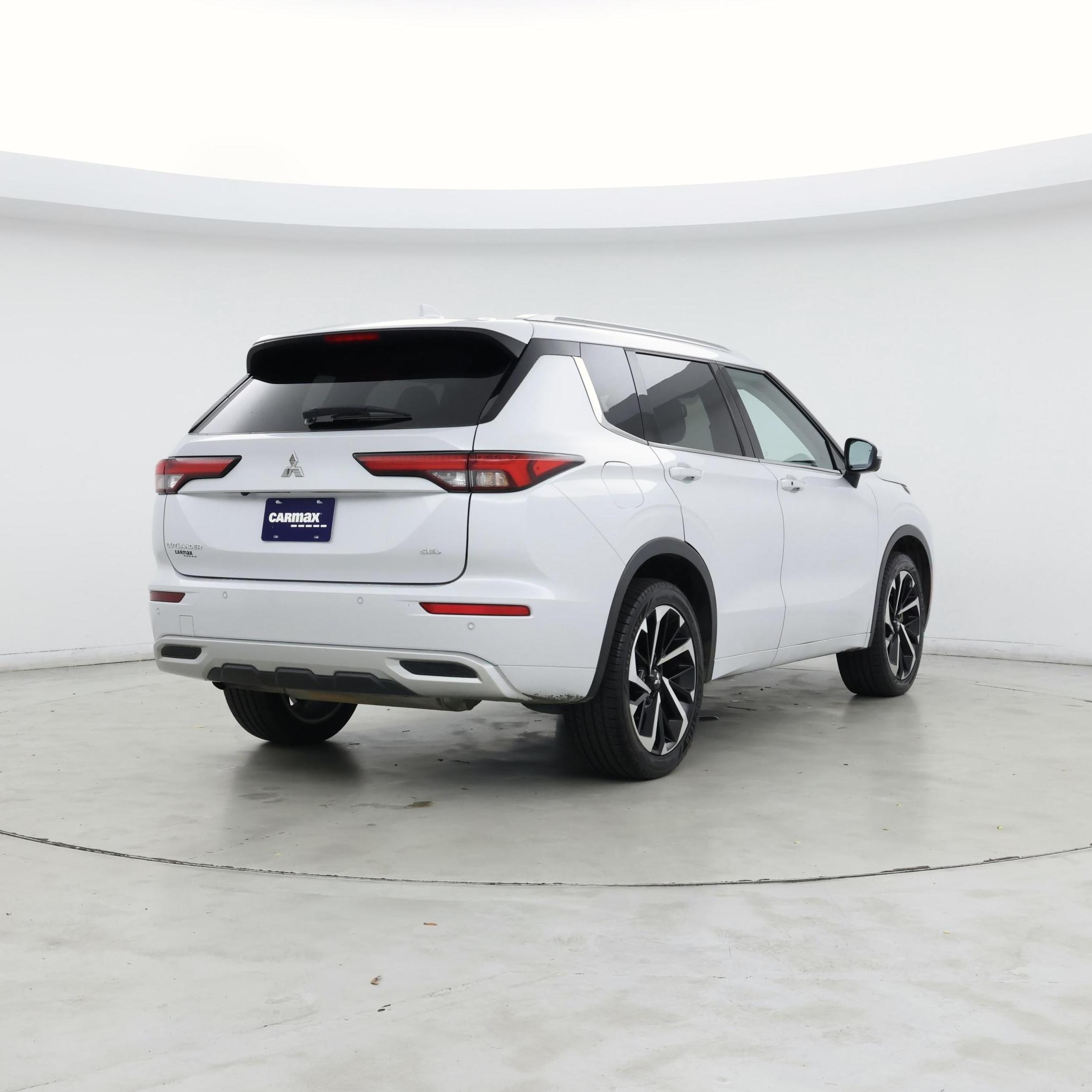 Thumbnail: 2024 Mitsubishi Outlander - 8