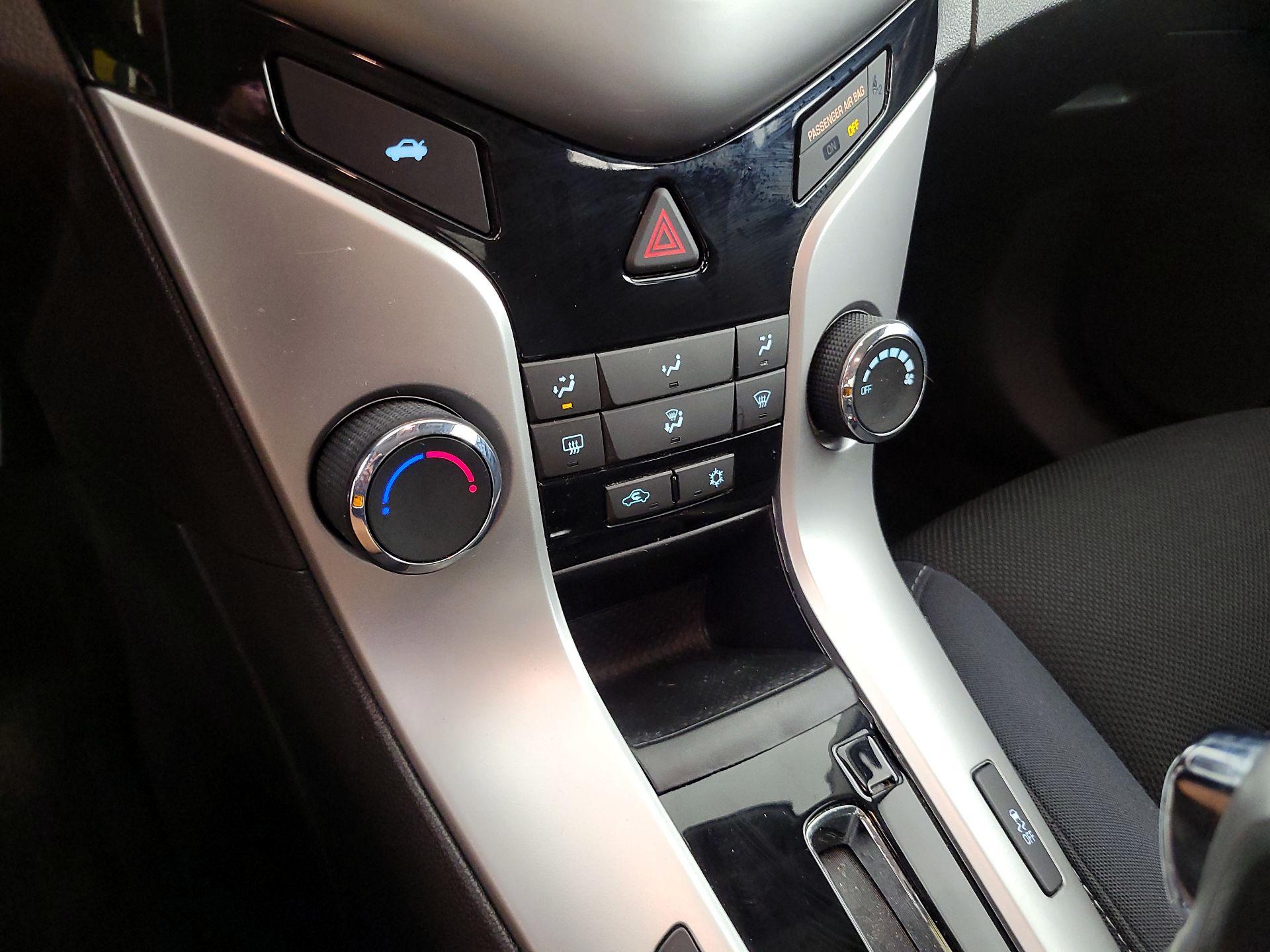 Thumbnail: 2015 Chevrolet Cruze - 16