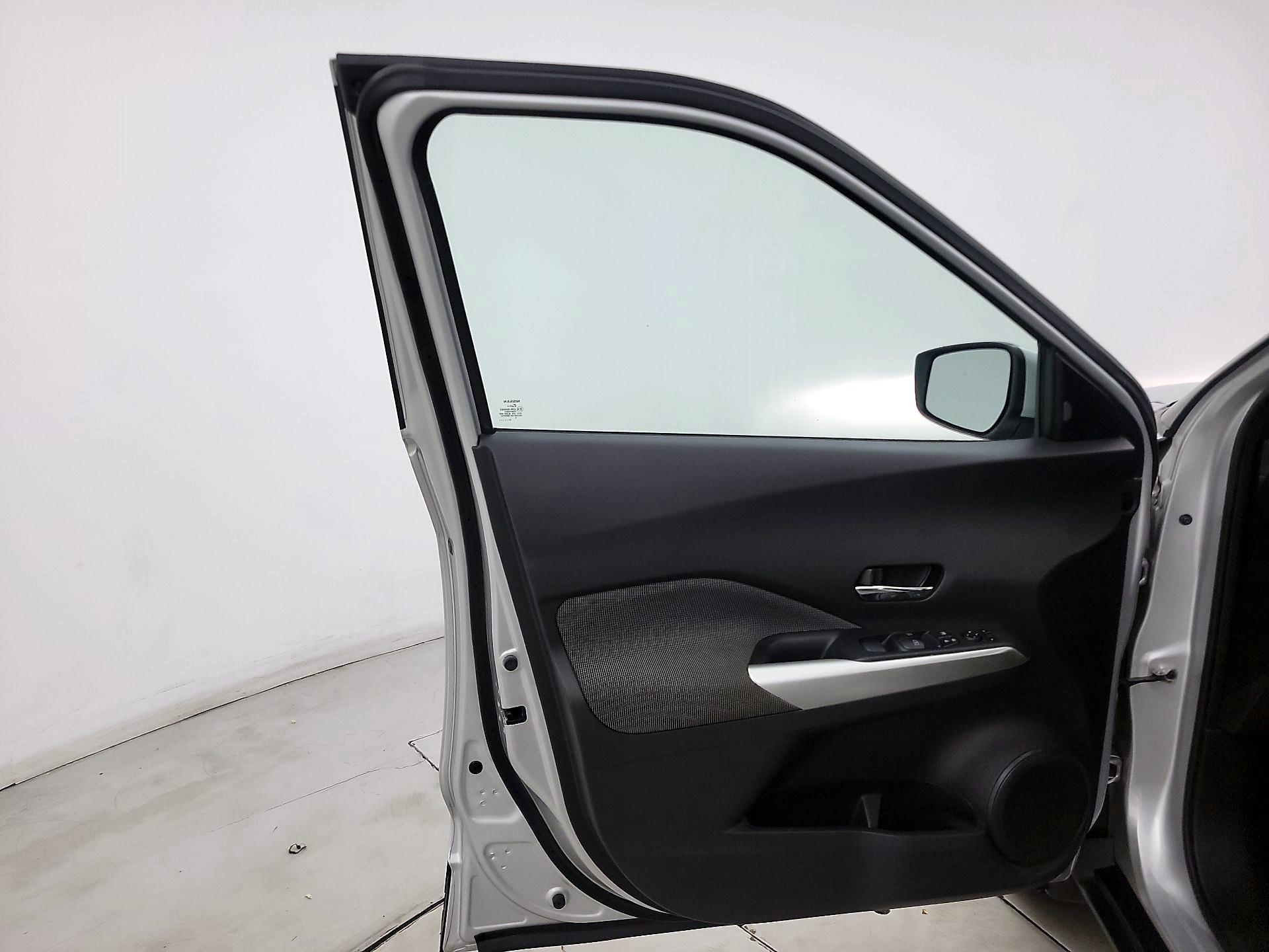 Thumbnail: 2020 Nissan Kicks - 12