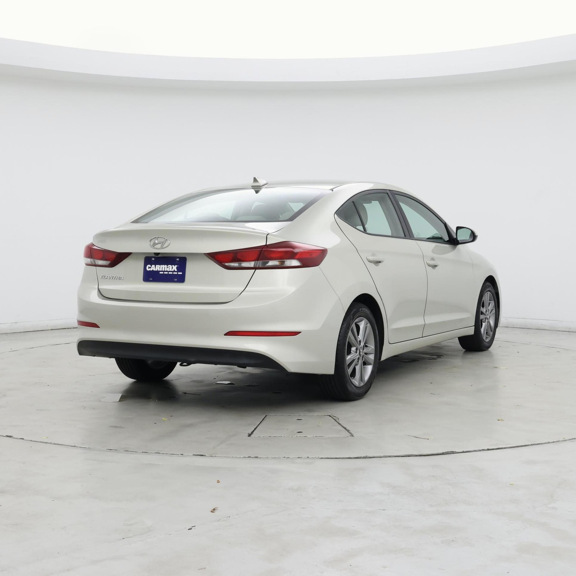 Thumbnail: 2017 Hyundai Elantra - 8