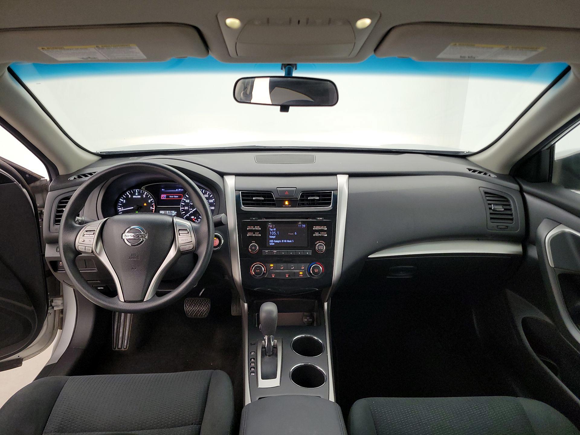 Thumbnail: 2015 Nissan Altima - 9