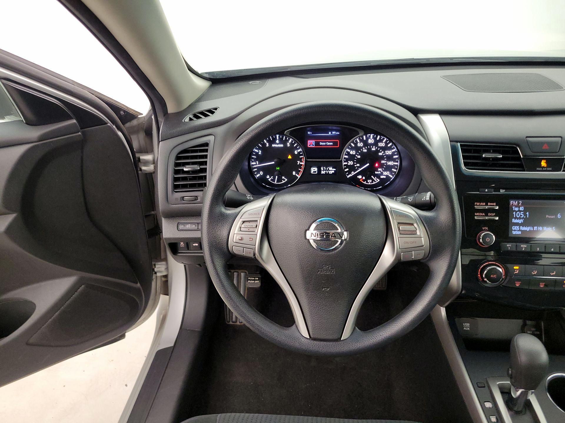 Thumbnail: 2015 Nissan Altima - 10