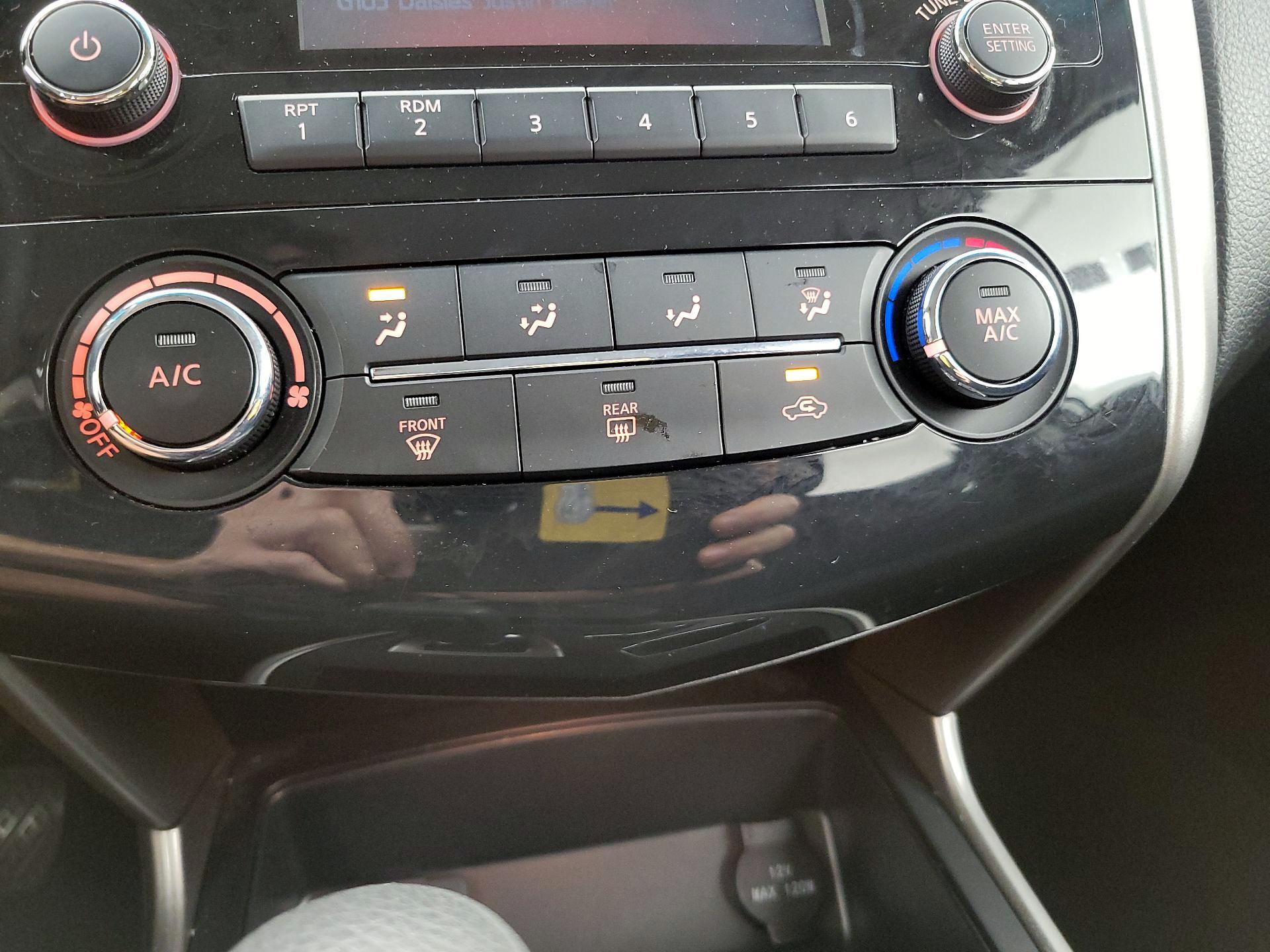 Thumbnail: 2015 Nissan Altima - 16