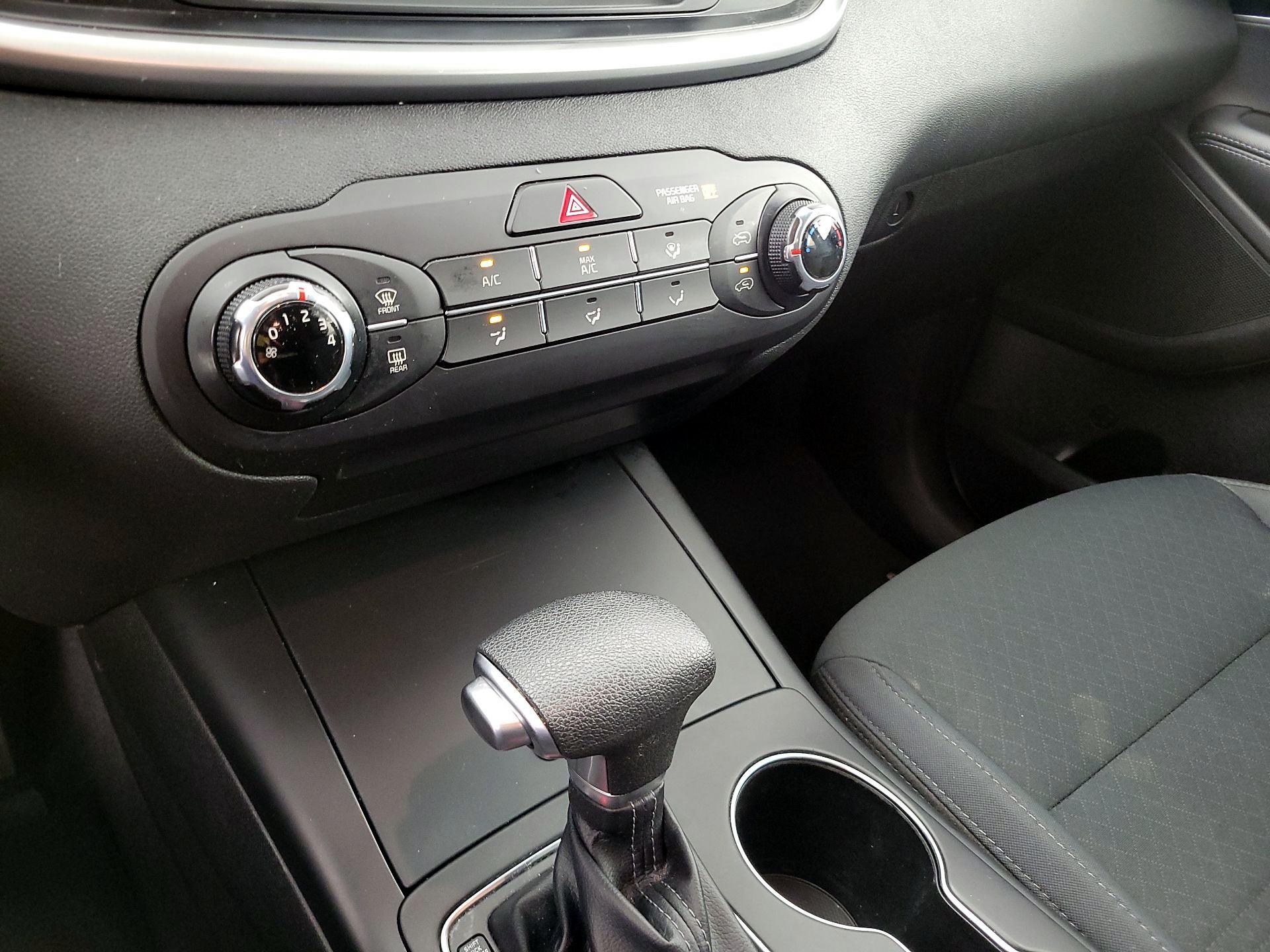 Thumbnail: 2019 Kia Sorento - 16