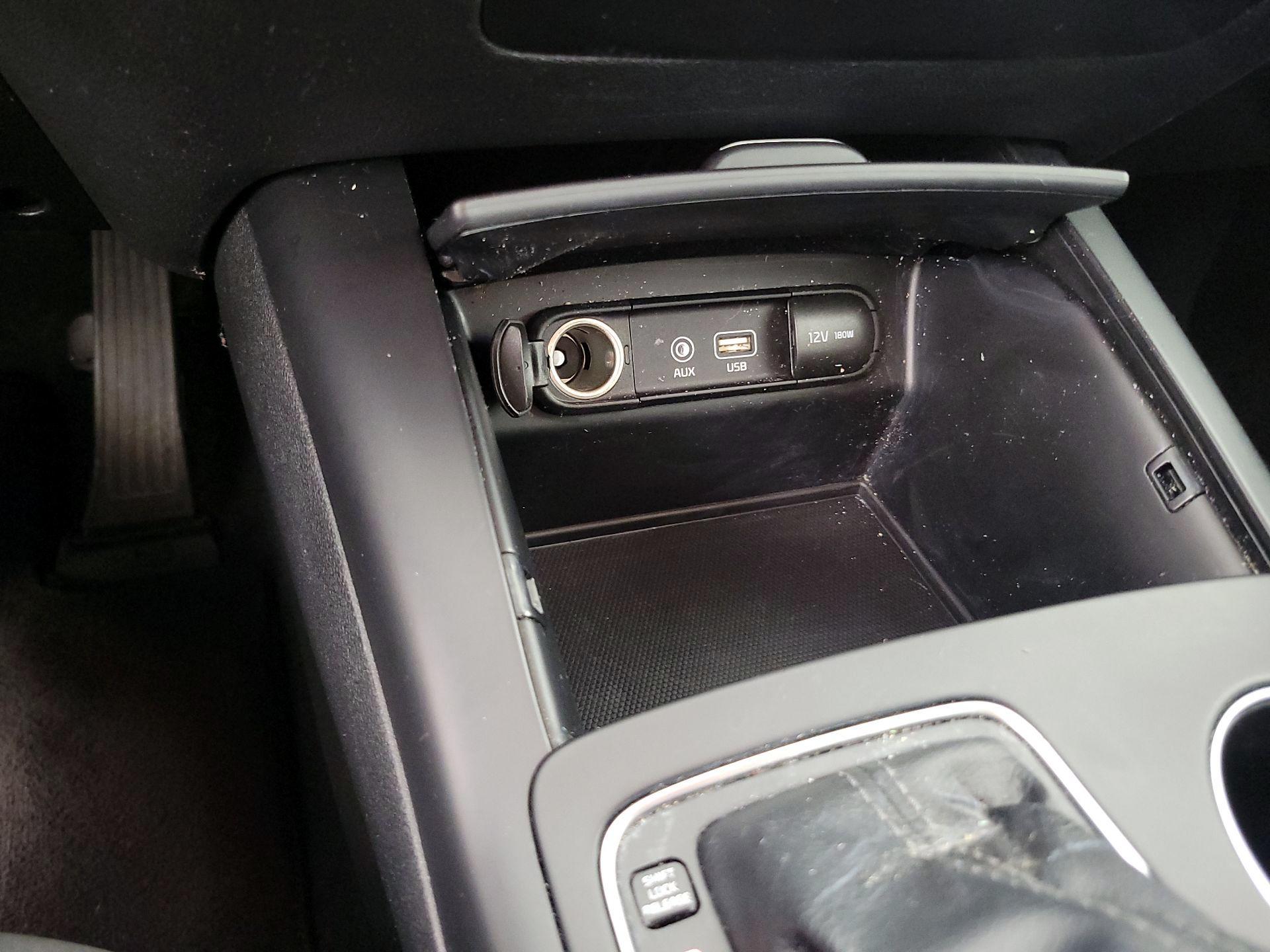Thumbnail: 2019 Kia Sorento - 18