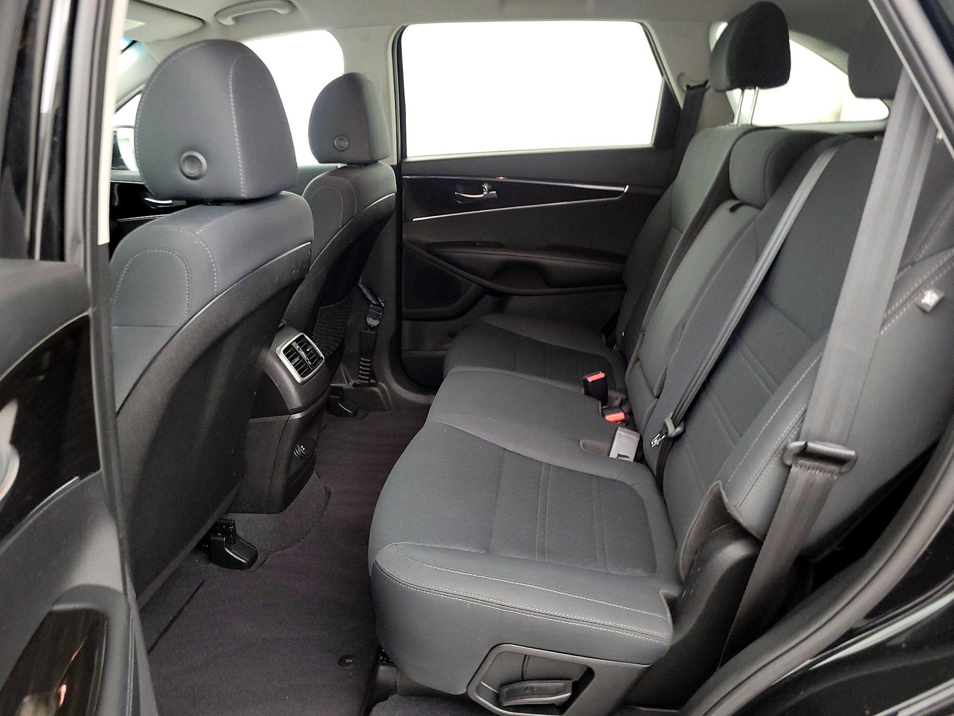 Thumbnail: 2019 Kia Sorento - 19