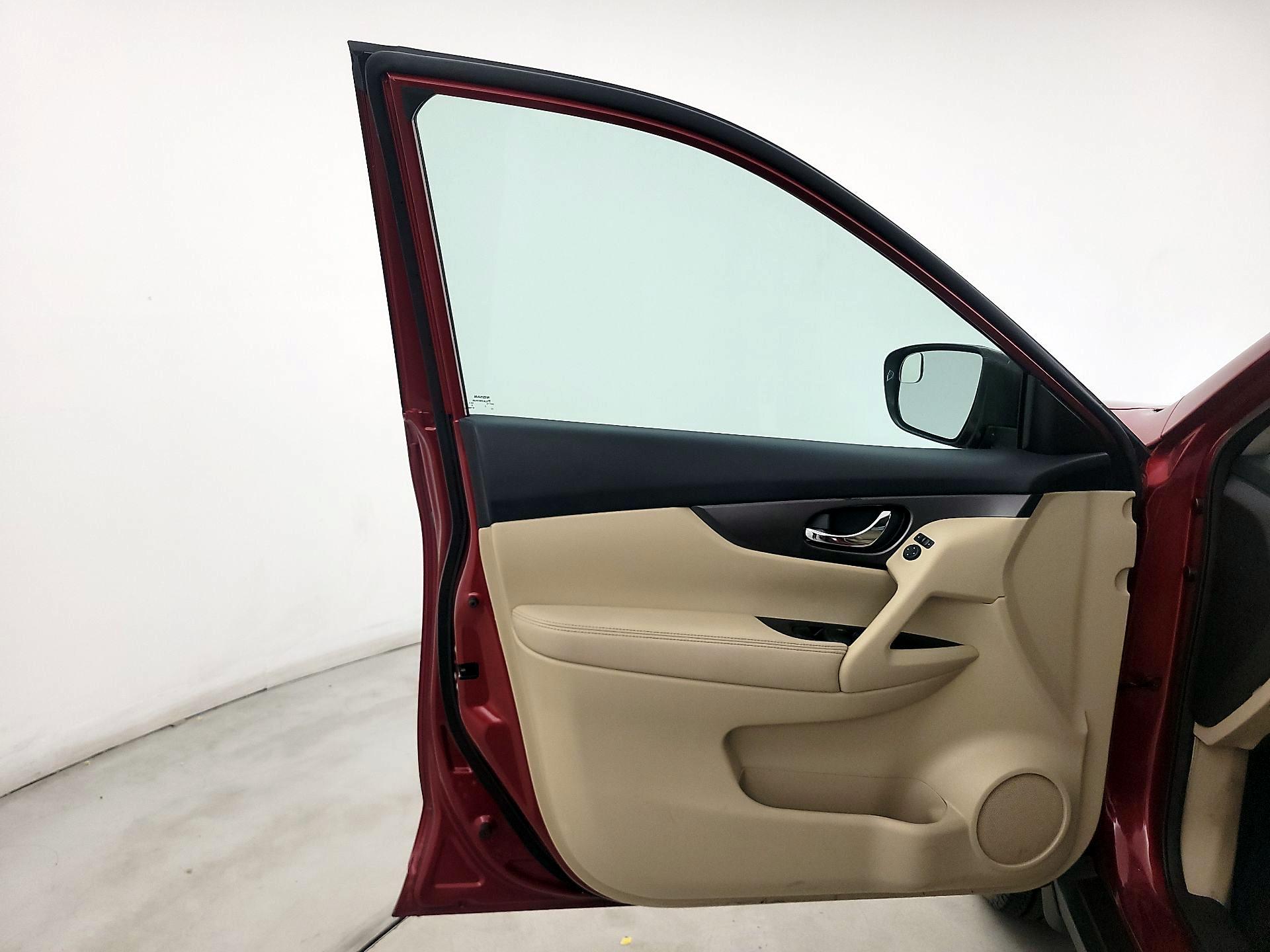 Thumbnail: 2016 Nissan Rogue - 12
