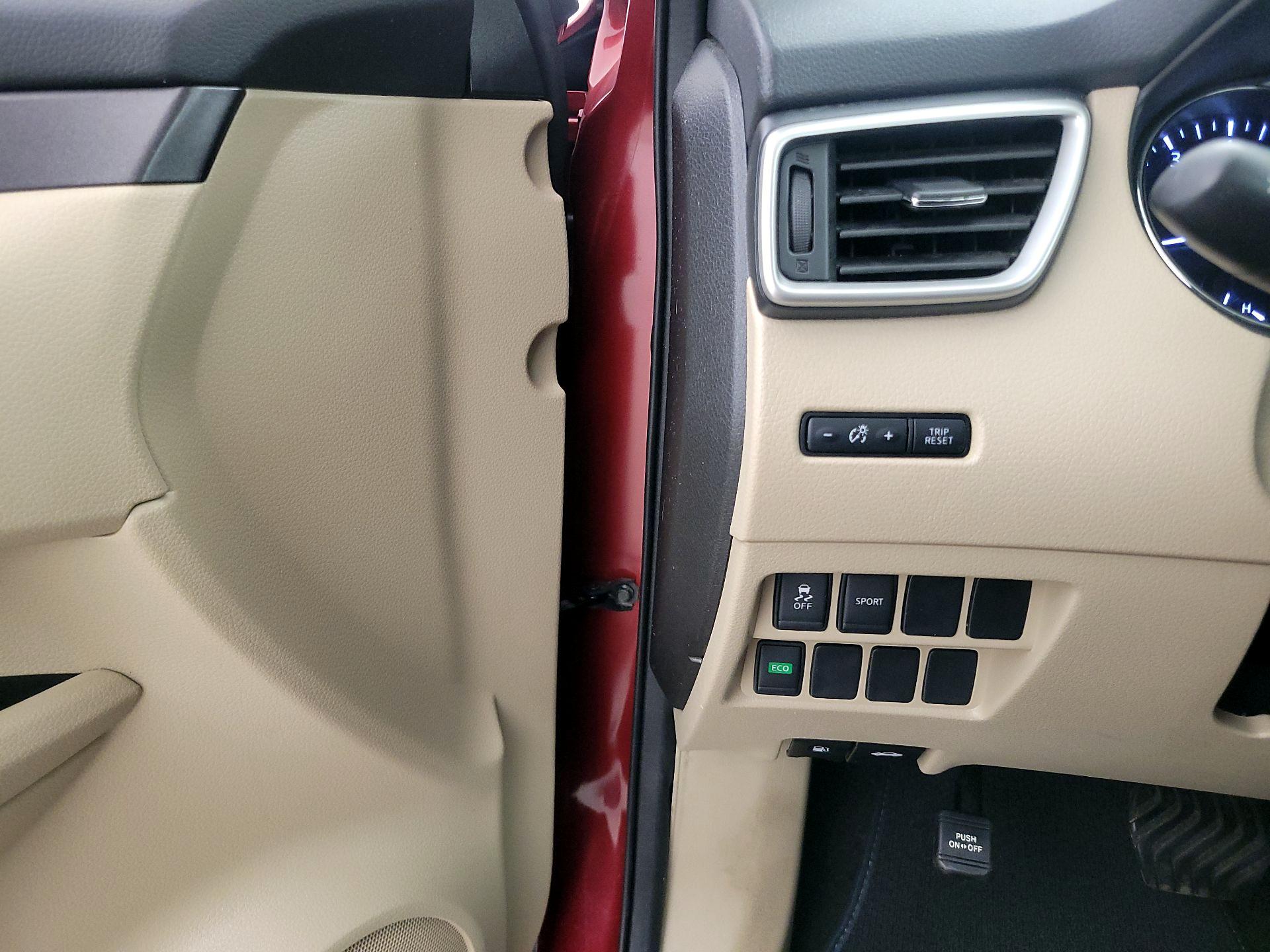 Thumbnail: 2016 Nissan Rogue - 13