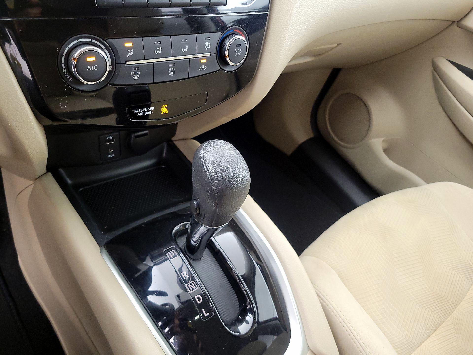Thumbnail: 2016 Nissan Rogue - 16