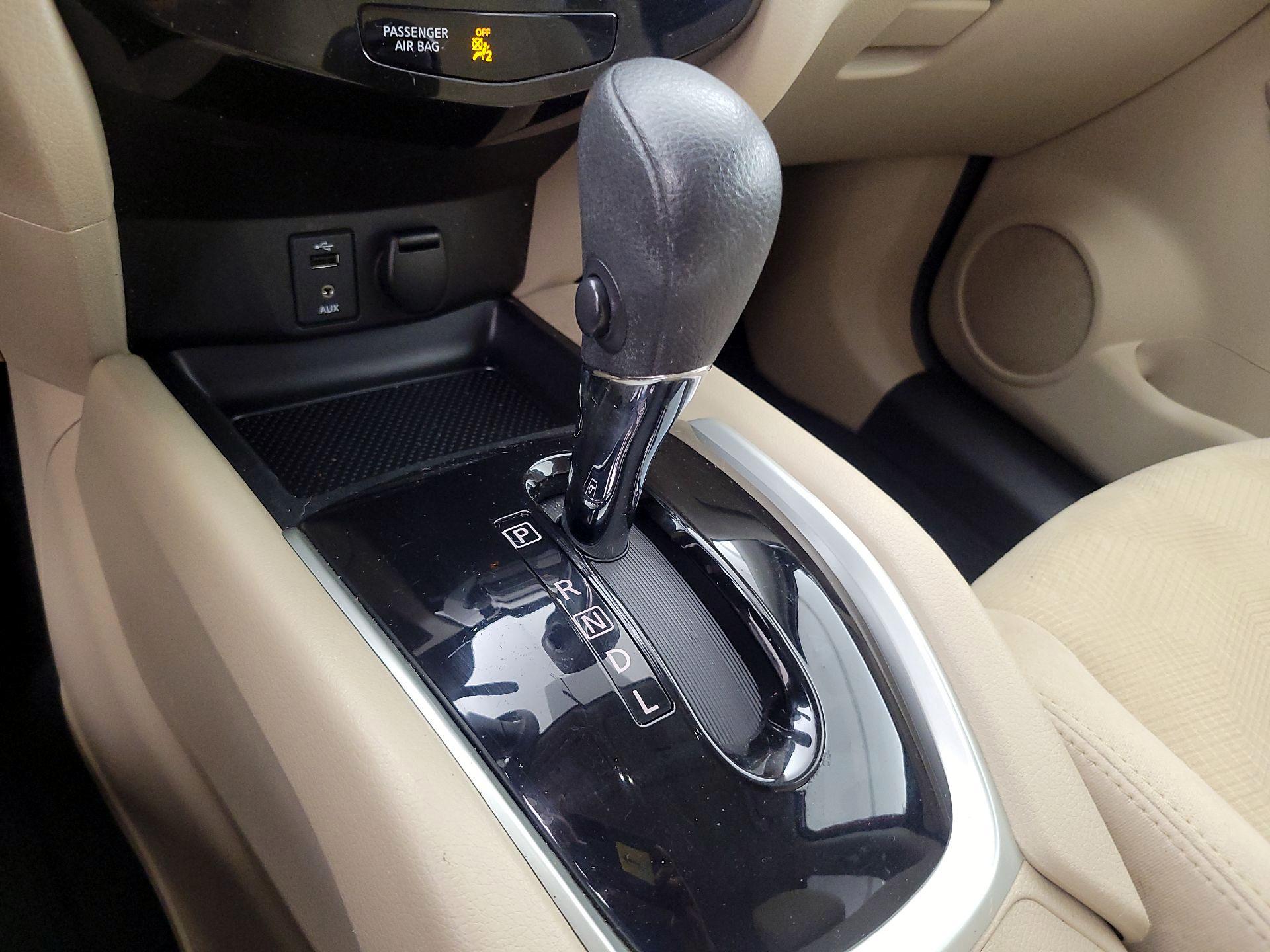 Thumbnail: 2016 Nissan Rogue - 17