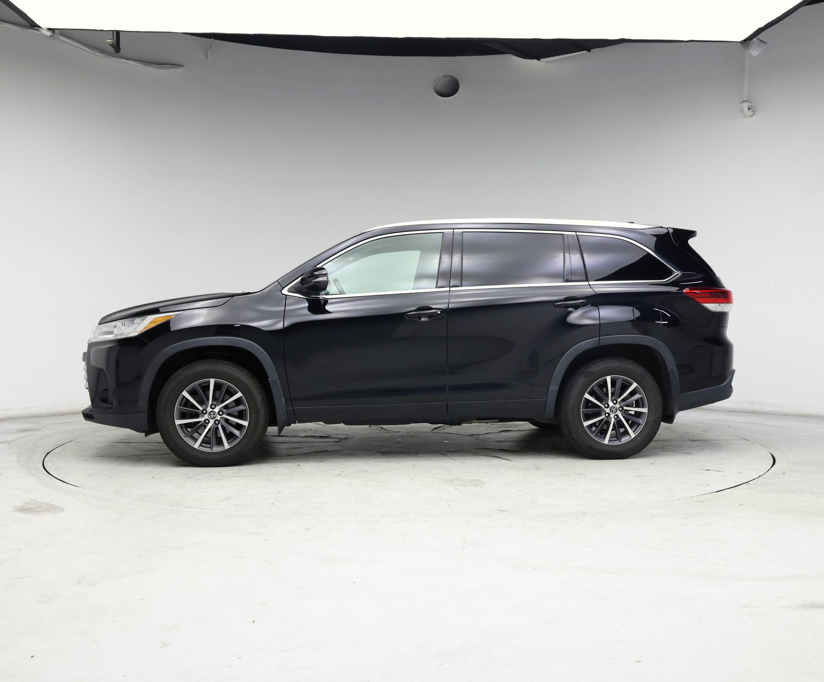 Thumbnail: 2017 Toyota Highlander - 3