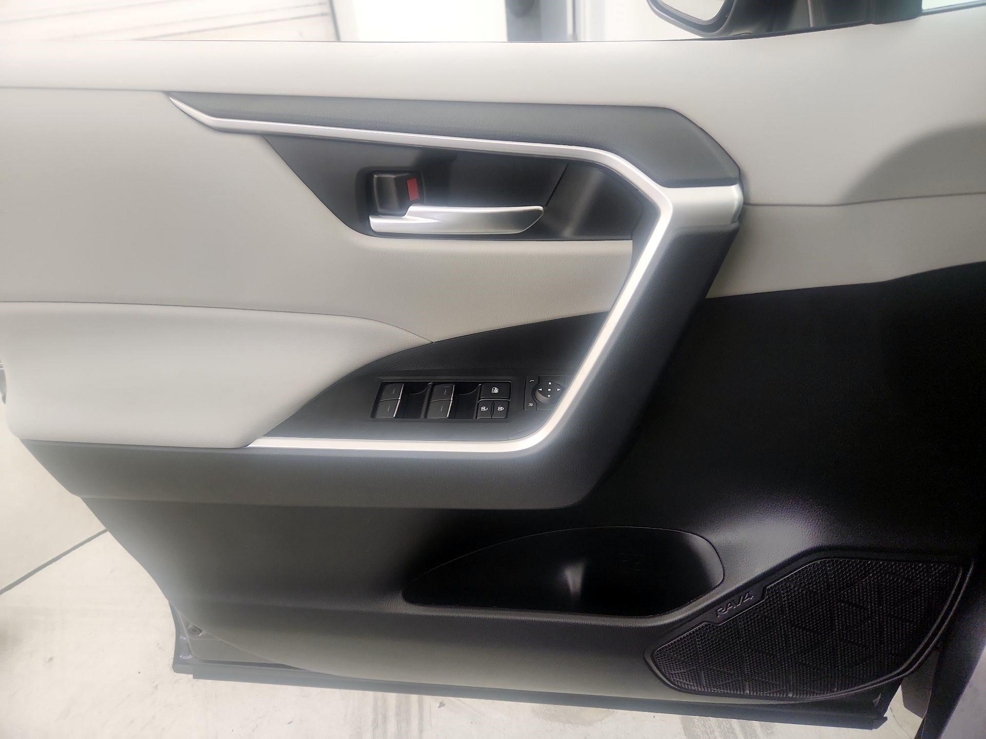 Thumbnail: 2025 Toyota RAV4 - 12