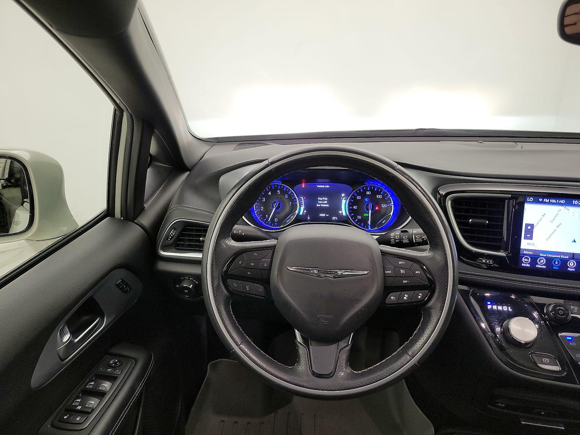 Thumbnail: 2020 Chrysler Pacifica - 10