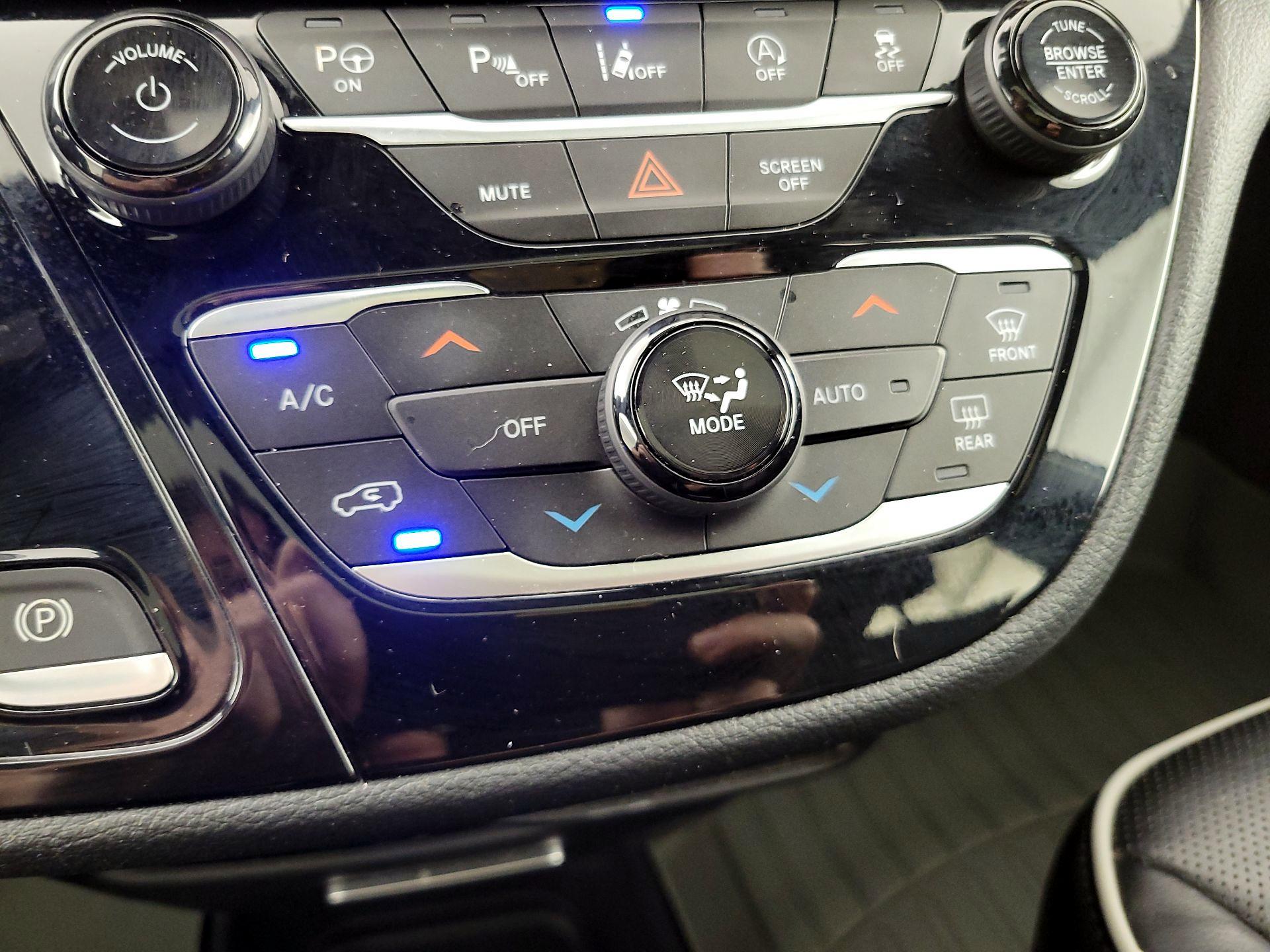 Thumbnail: 2020 Chrysler Pacifica - 17