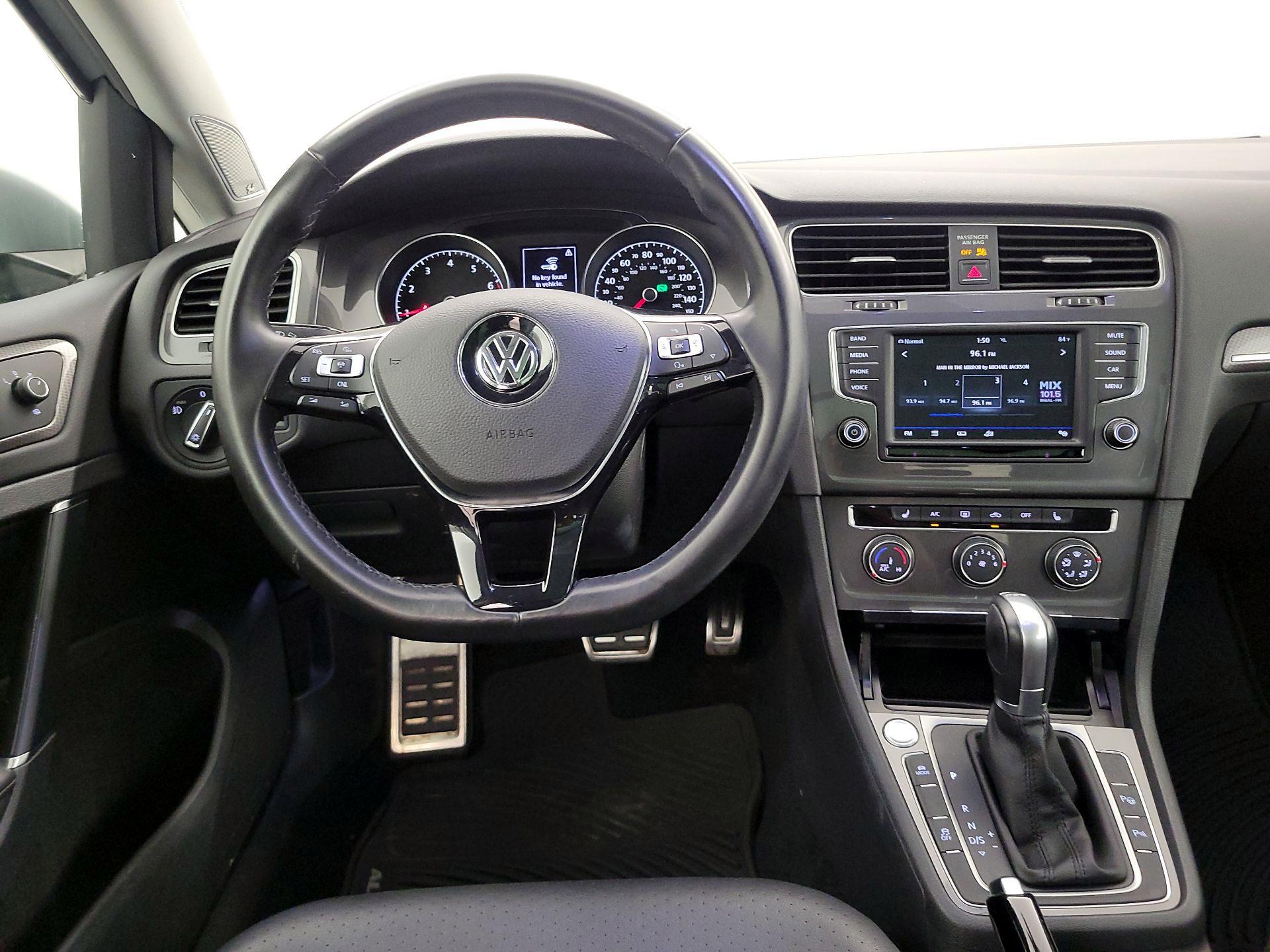 Thumbnail: 2017 Volkswagen Golf - 10