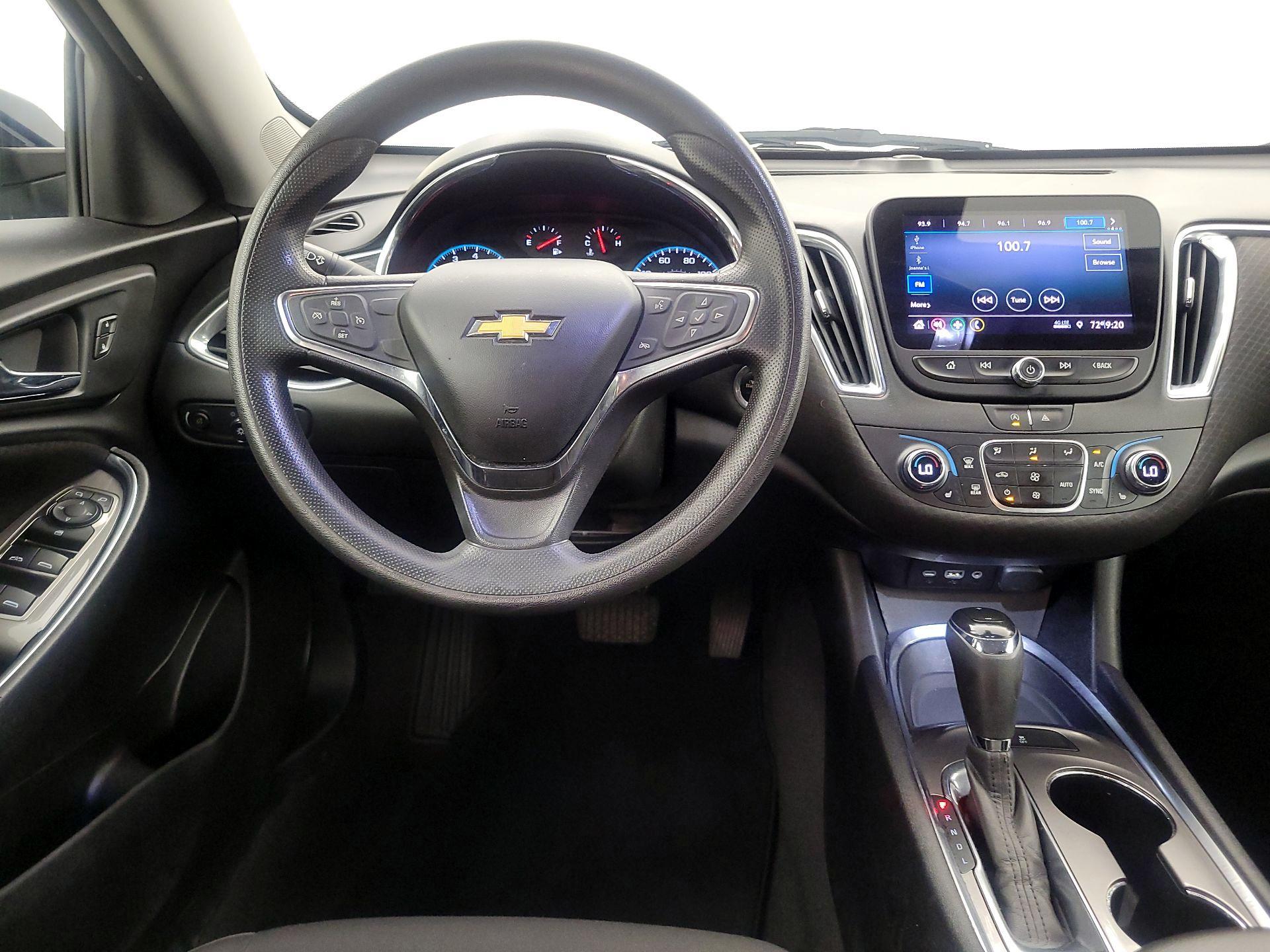 Thumbnail: 2020 Chevrolet Malibu - 10