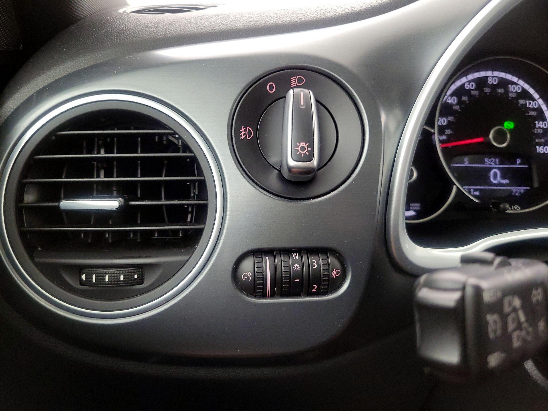 Thumbnail: 2014 Volkswagen Beetle - 13