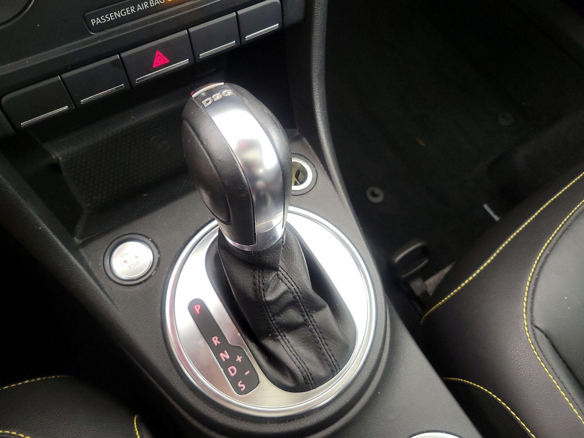 Thumbnail: 2014 Volkswagen Beetle - 17