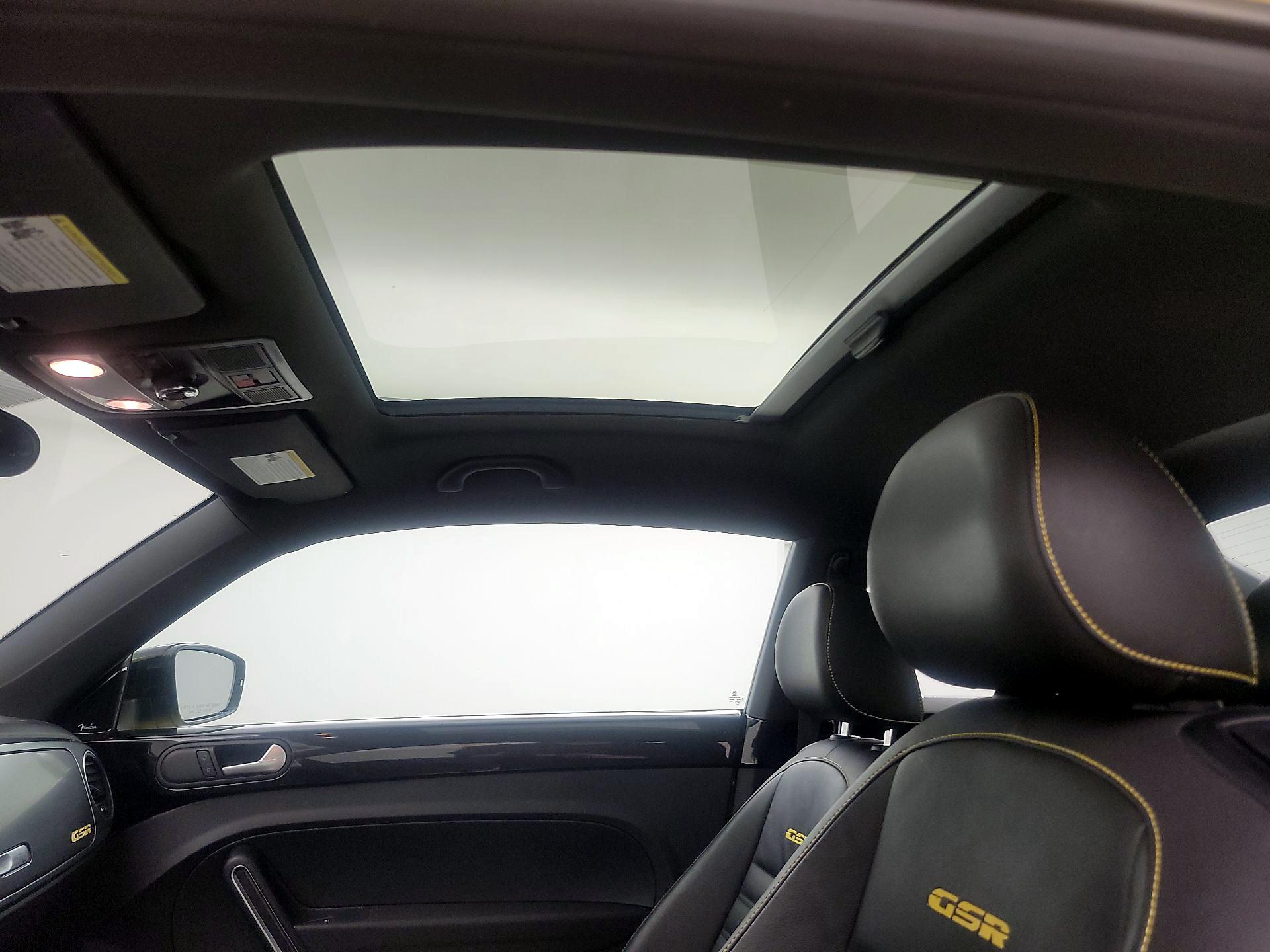 Thumbnail: 2014 Volkswagen Beetle - 19