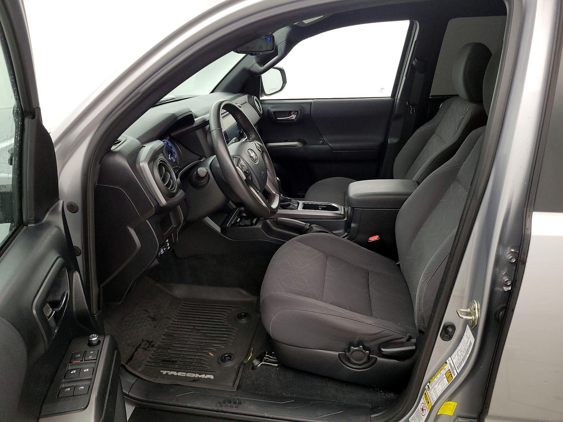Thumbnail: 2016 Toyota Tacoma - 11