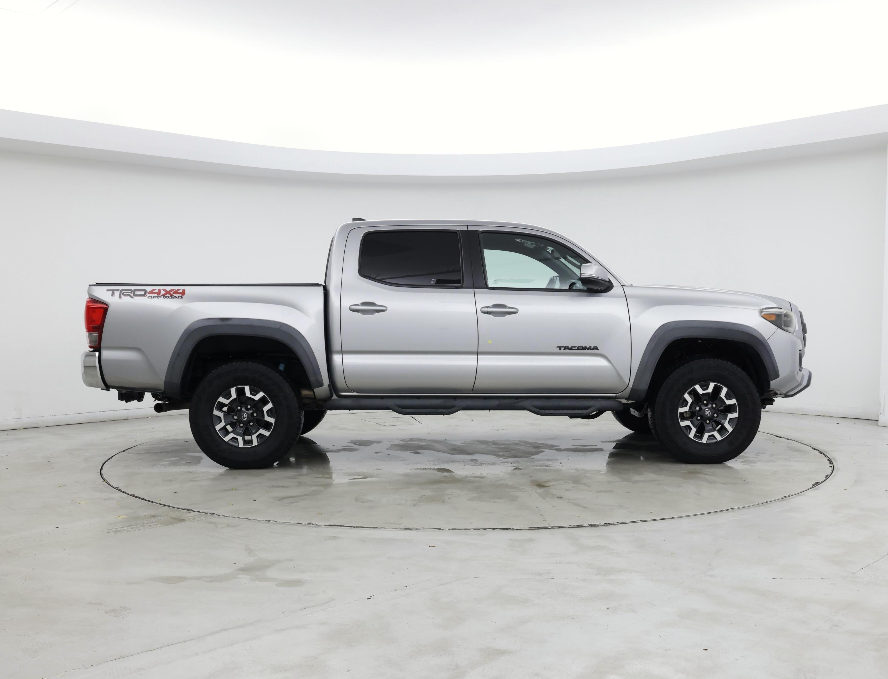 Thumbnail: 2016 Toyota Tacoma - 7