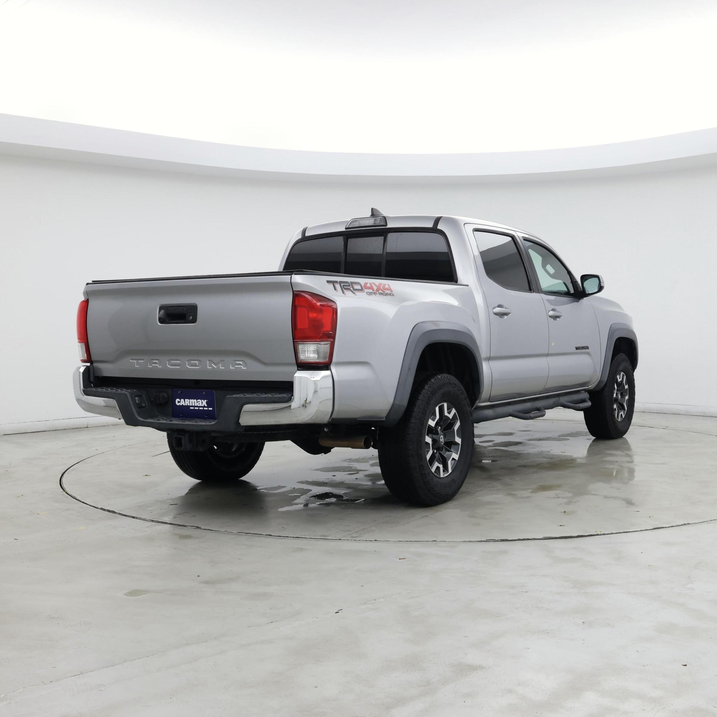 Thumbnail: 2016 Toyota Tacoma - 8