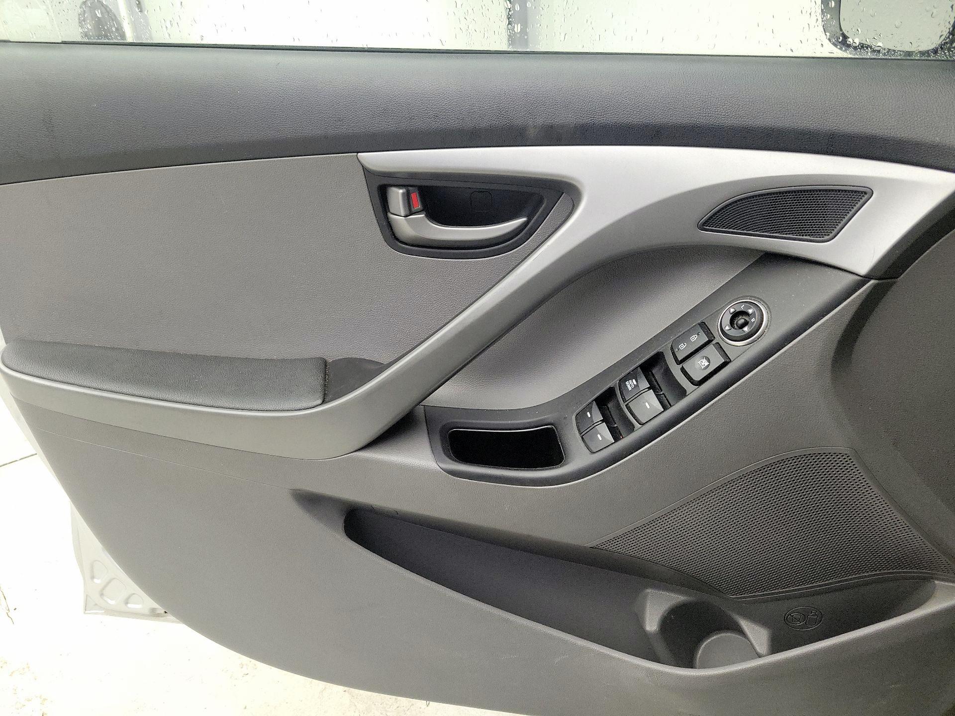 Thumbnail: 2016 Hyundai Elantra - 12