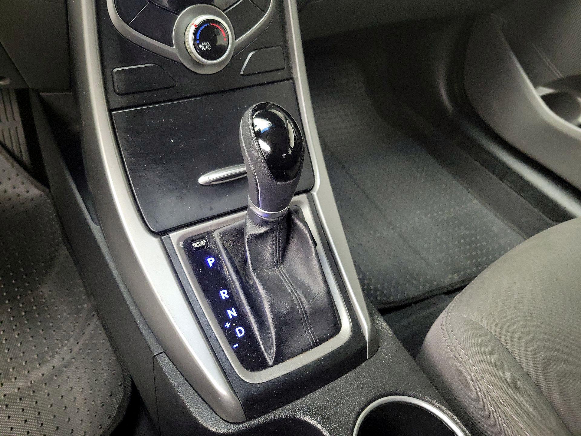 Thumbnail: 2016 Hyundai Elantra - 16