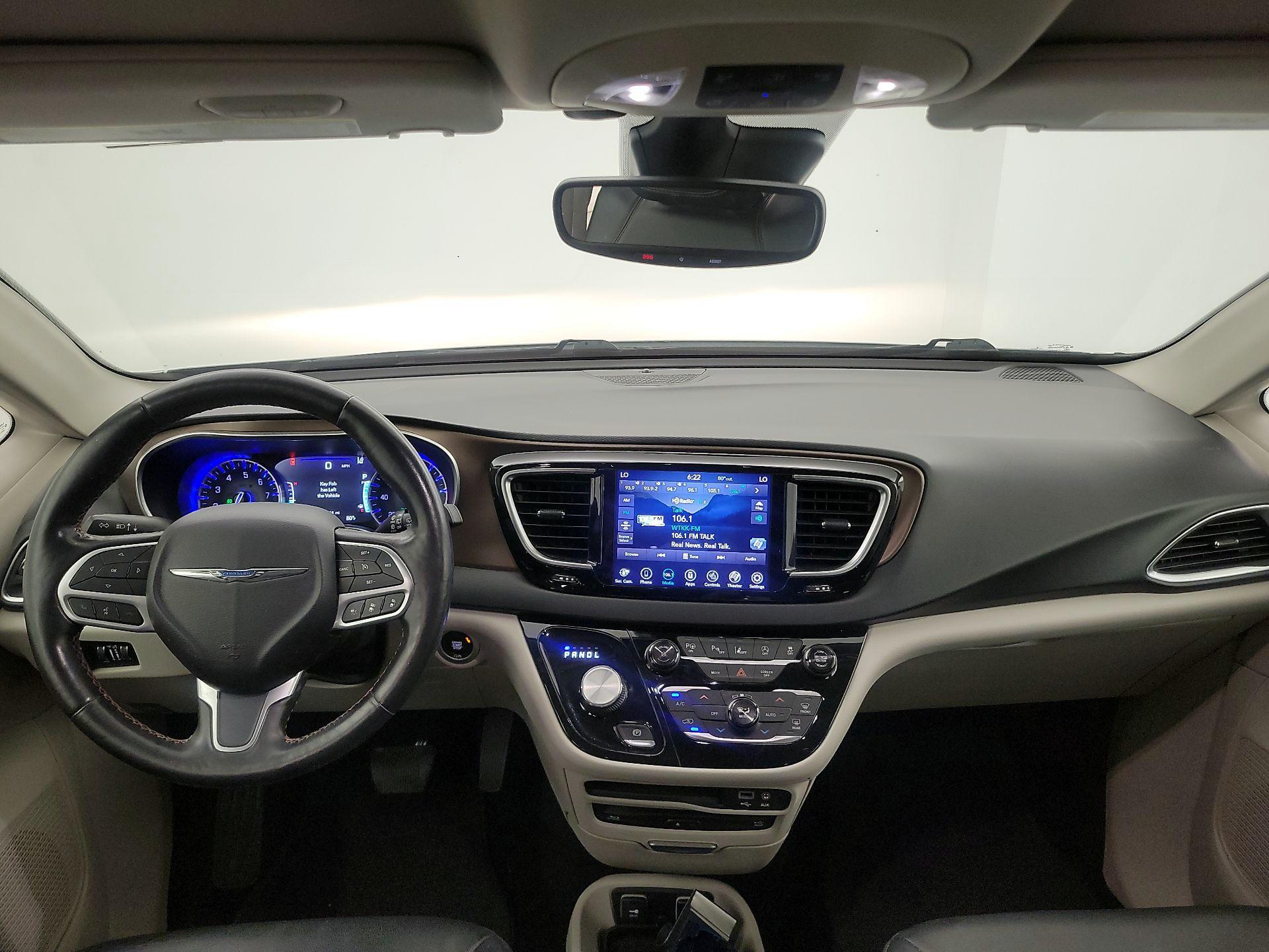 Thumbnail: 2019 Chrysler Pacifica - 9
