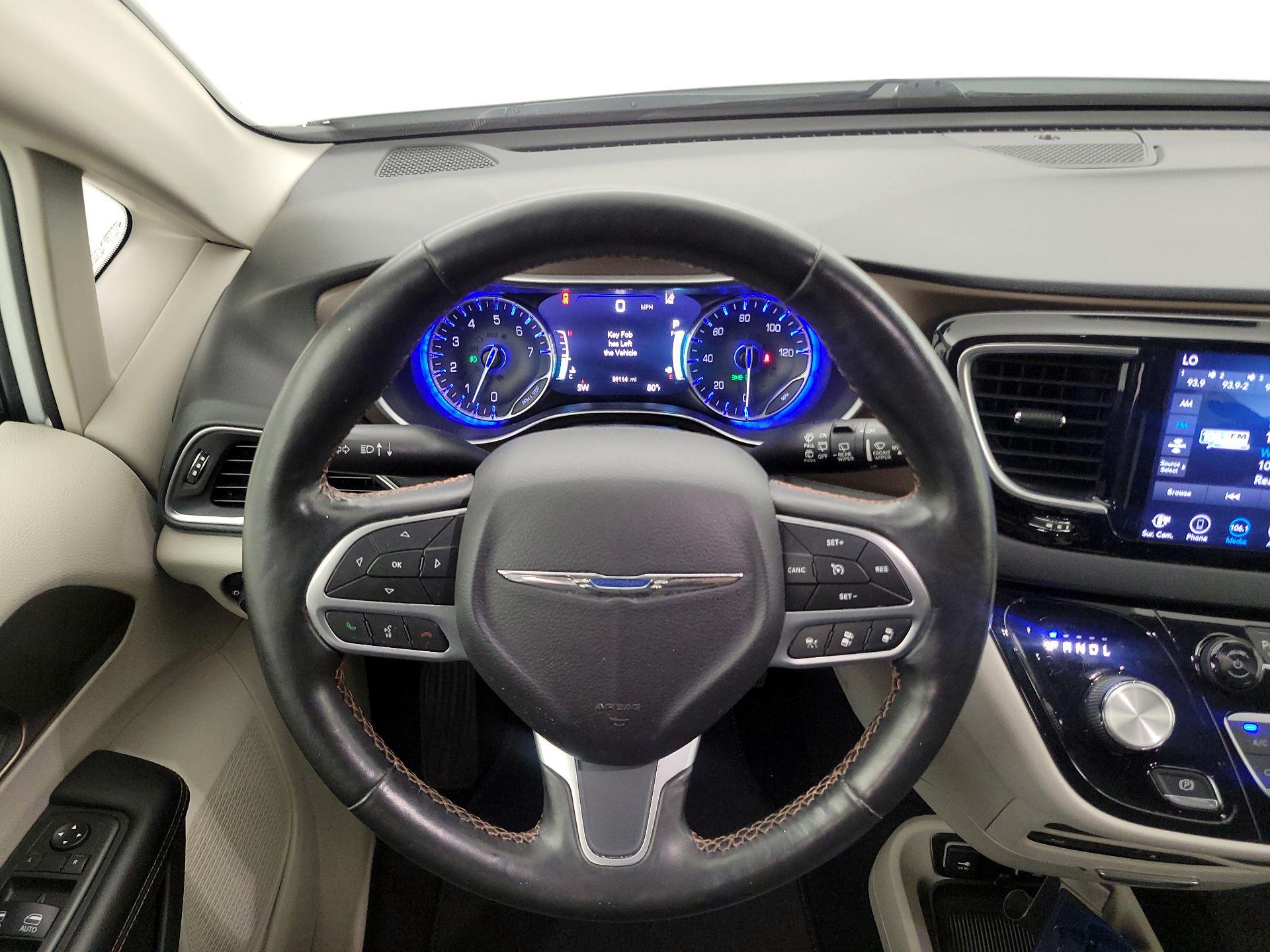 Thumbnail: 2019 Chrysler Pacifica - 10